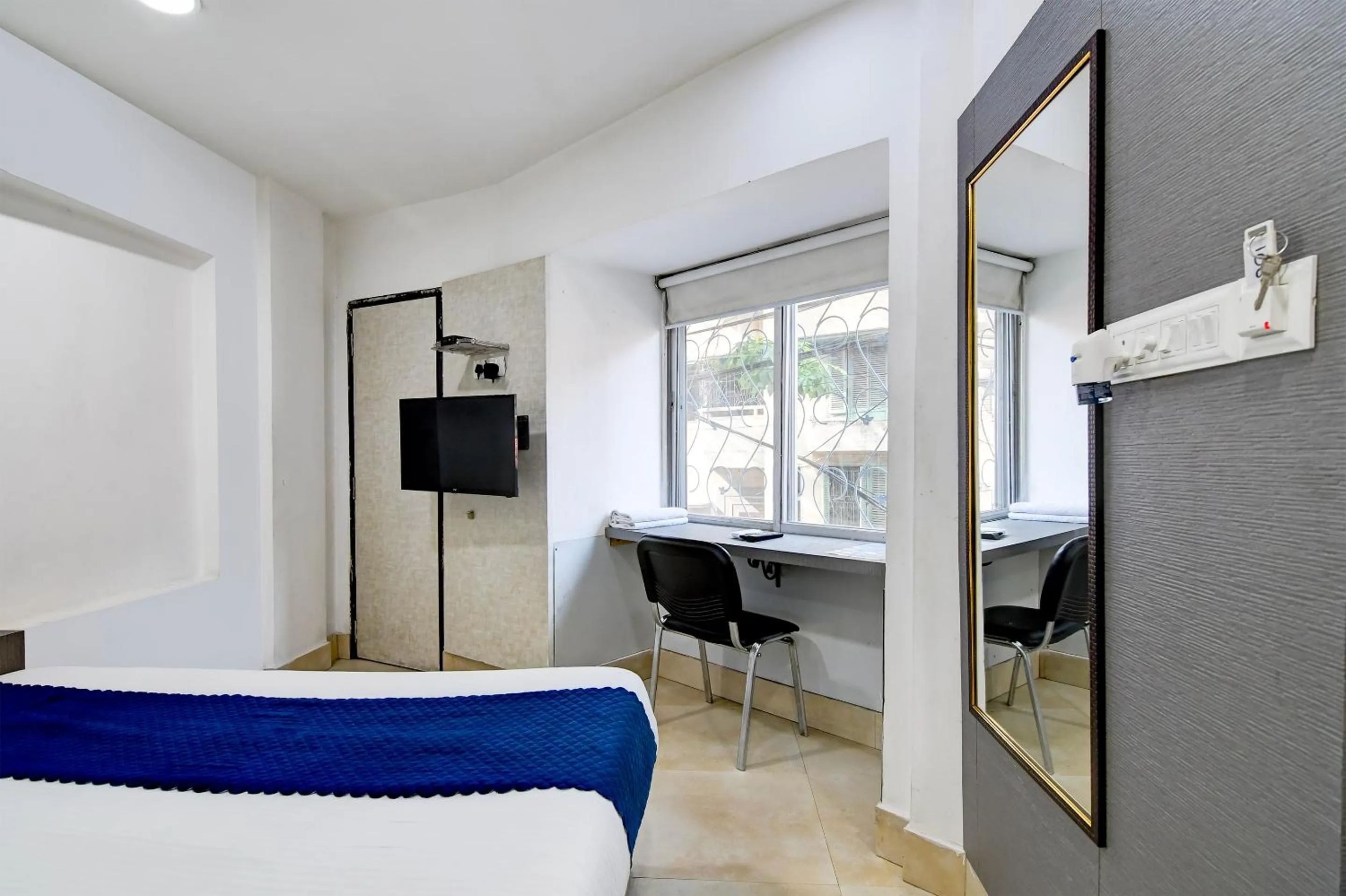 TV and multimedia in Hotel Q Inn