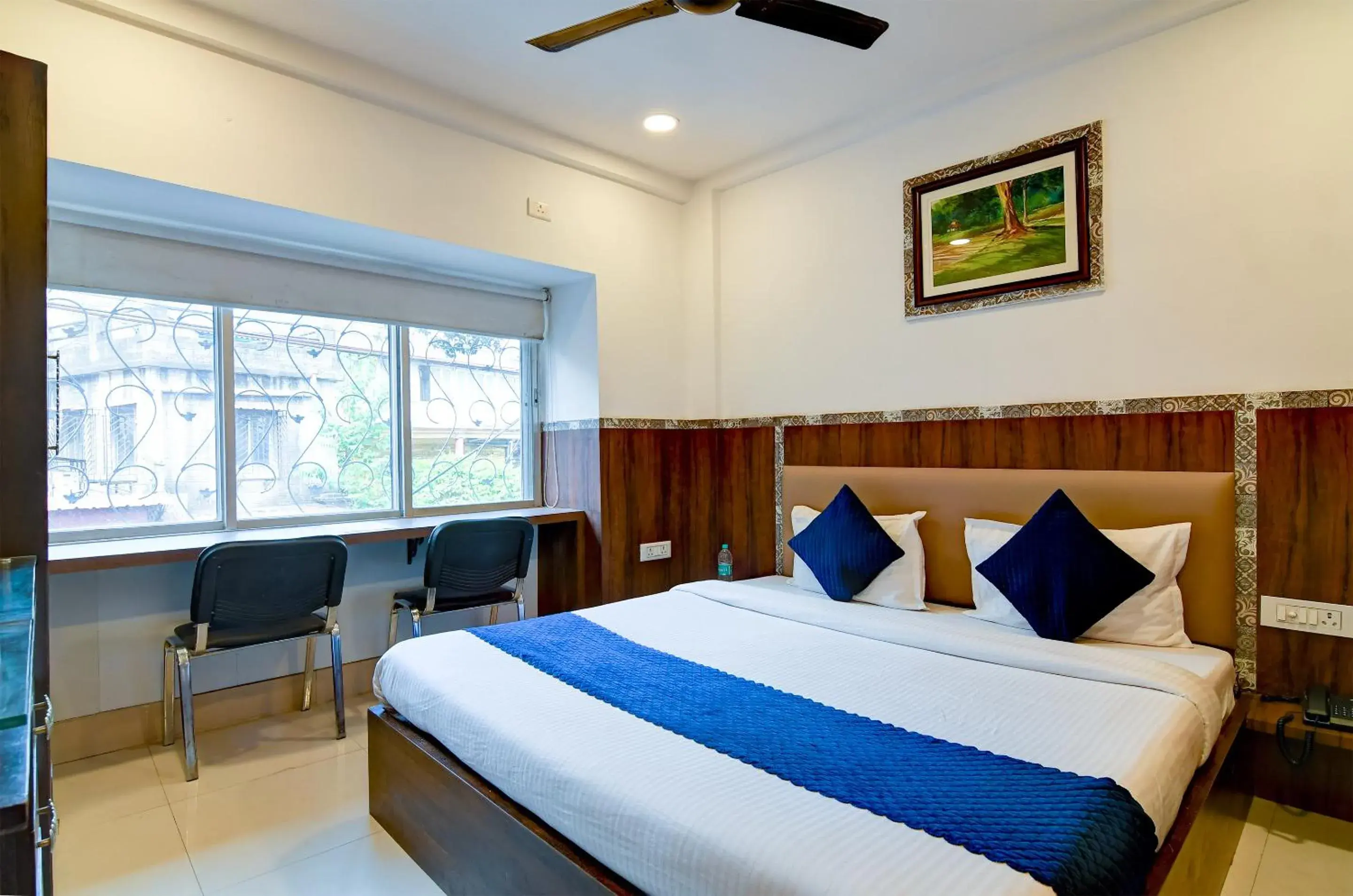 Photo of the whole room, Bed in Hotel Q Inn Photo of the whole room, Bed in Hotel Q Inn