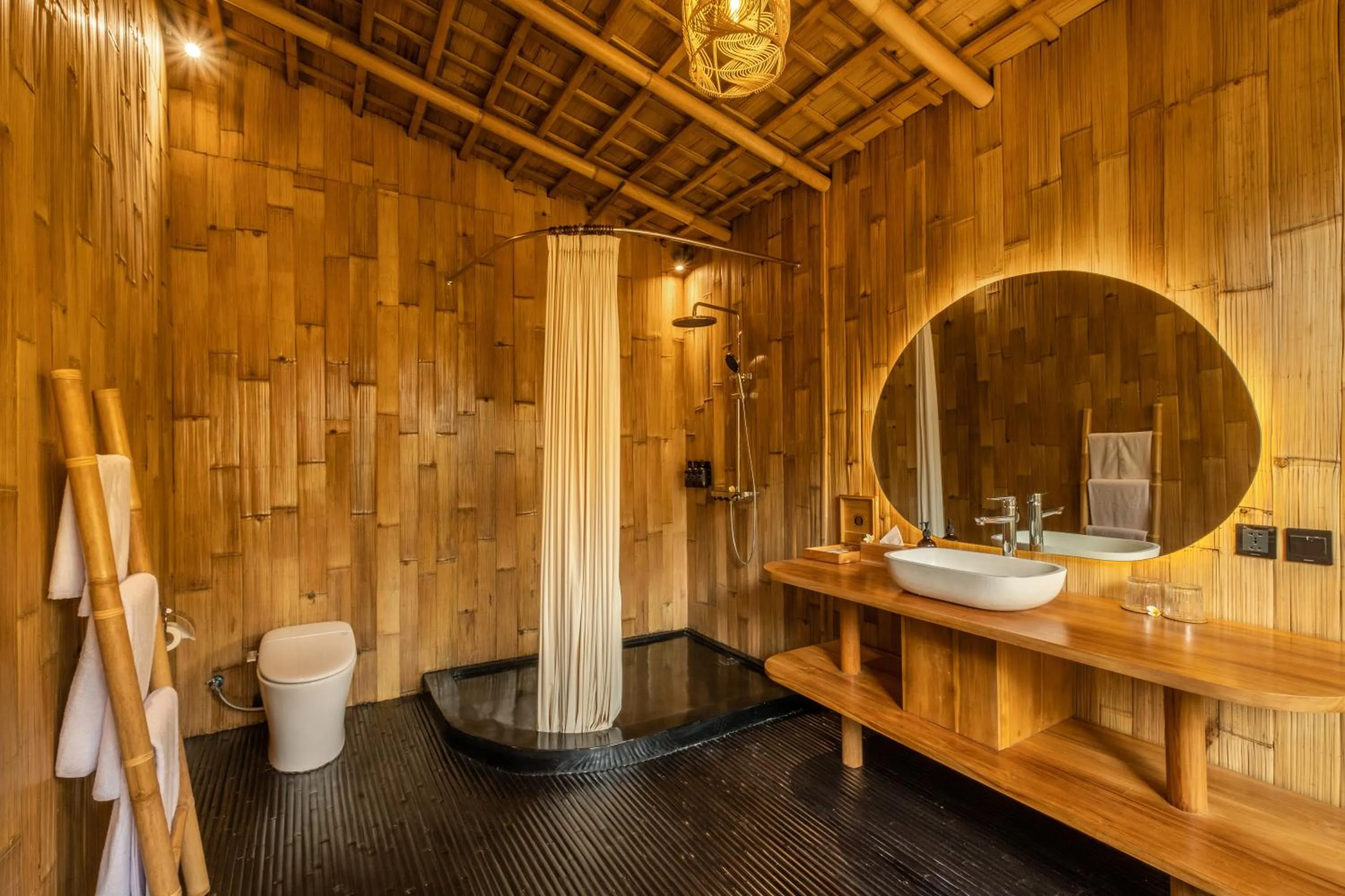Shower in Jungleight Bali