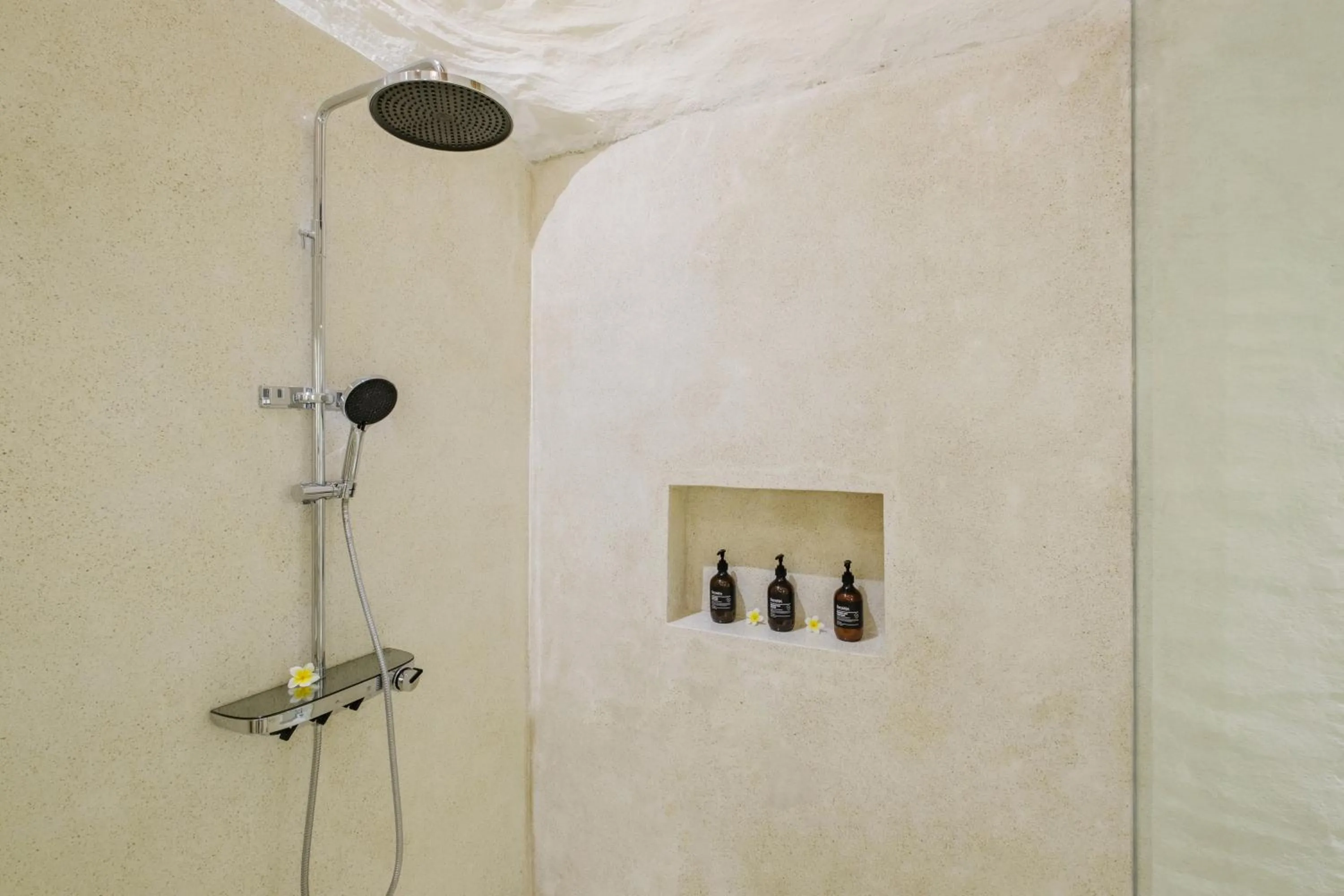 Shower in Jungleight Bali