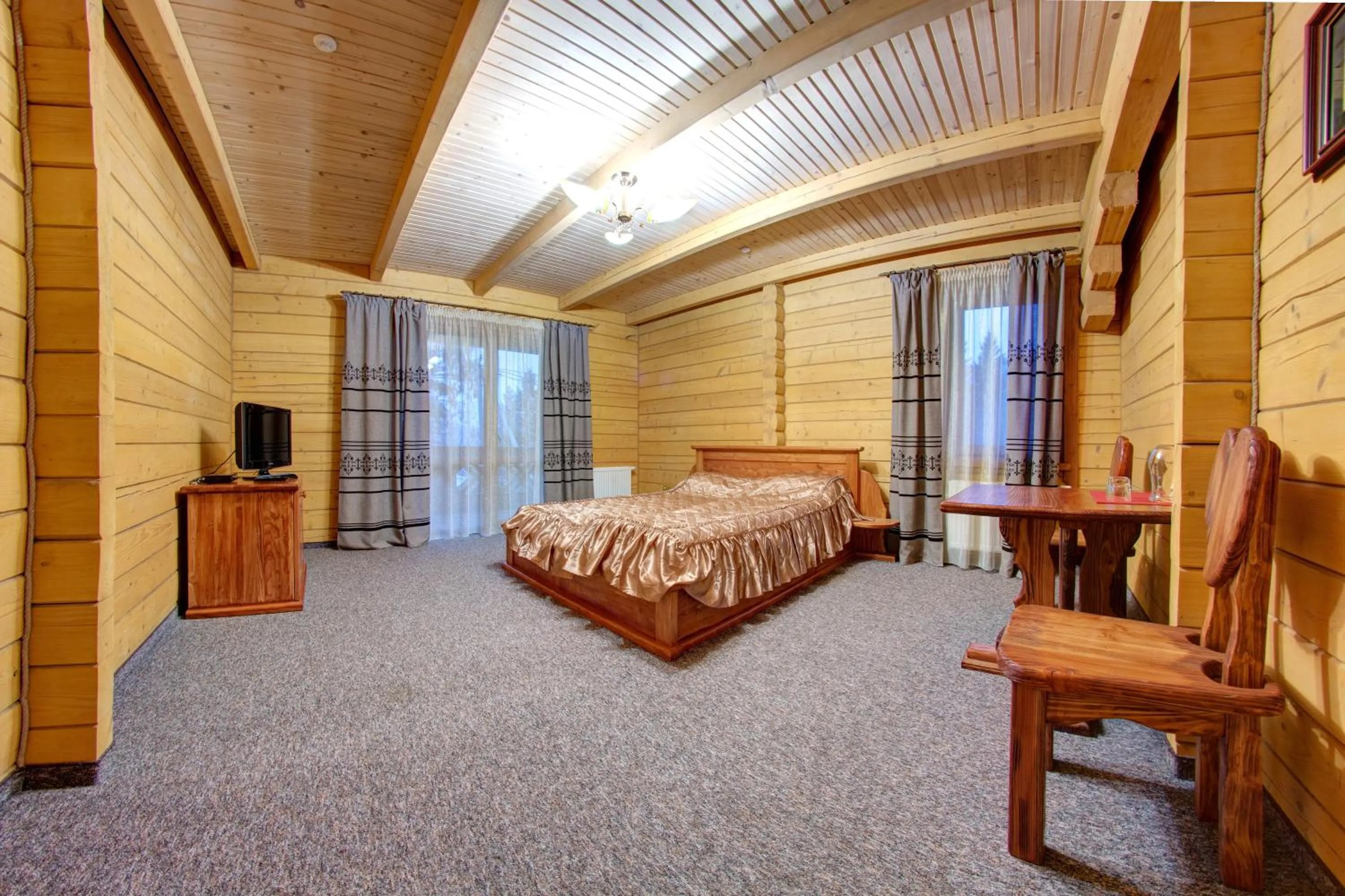 Photo of the whole room, Bed in Karpatski Dzherela