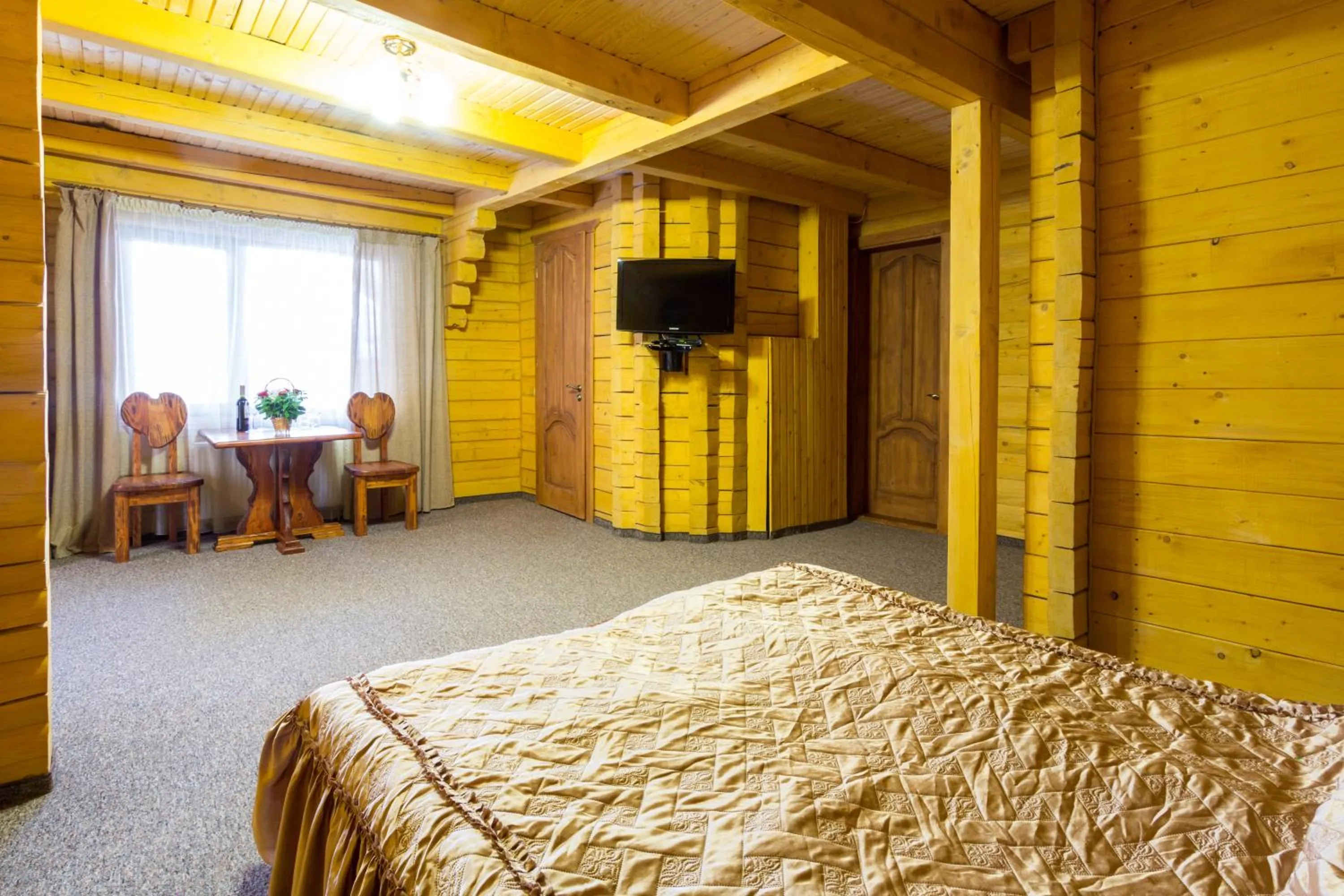 Photo of the whole room, Bed in Karpatski Dzherela