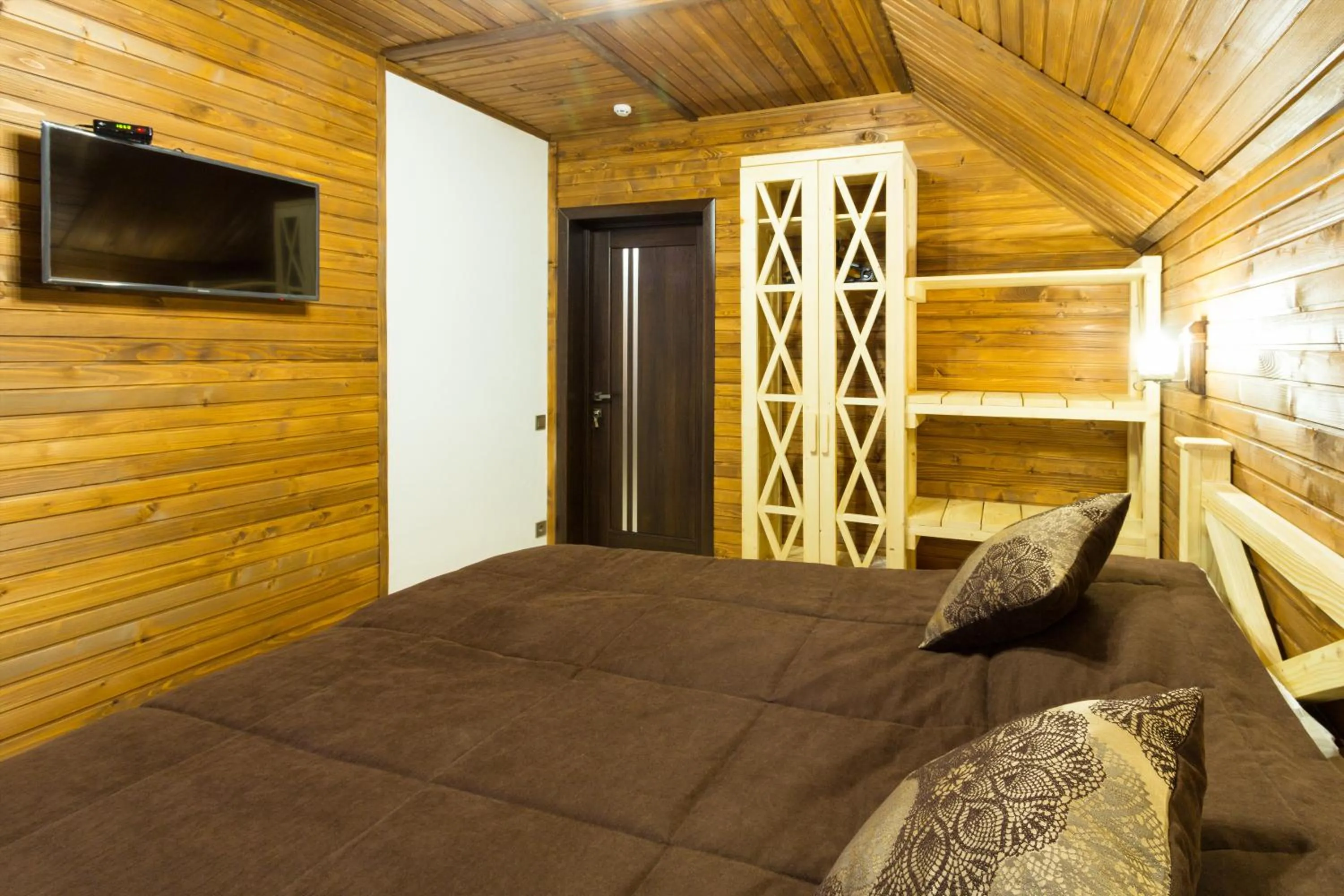 Photo of the whole room, Bed in Karpatski Dzherela