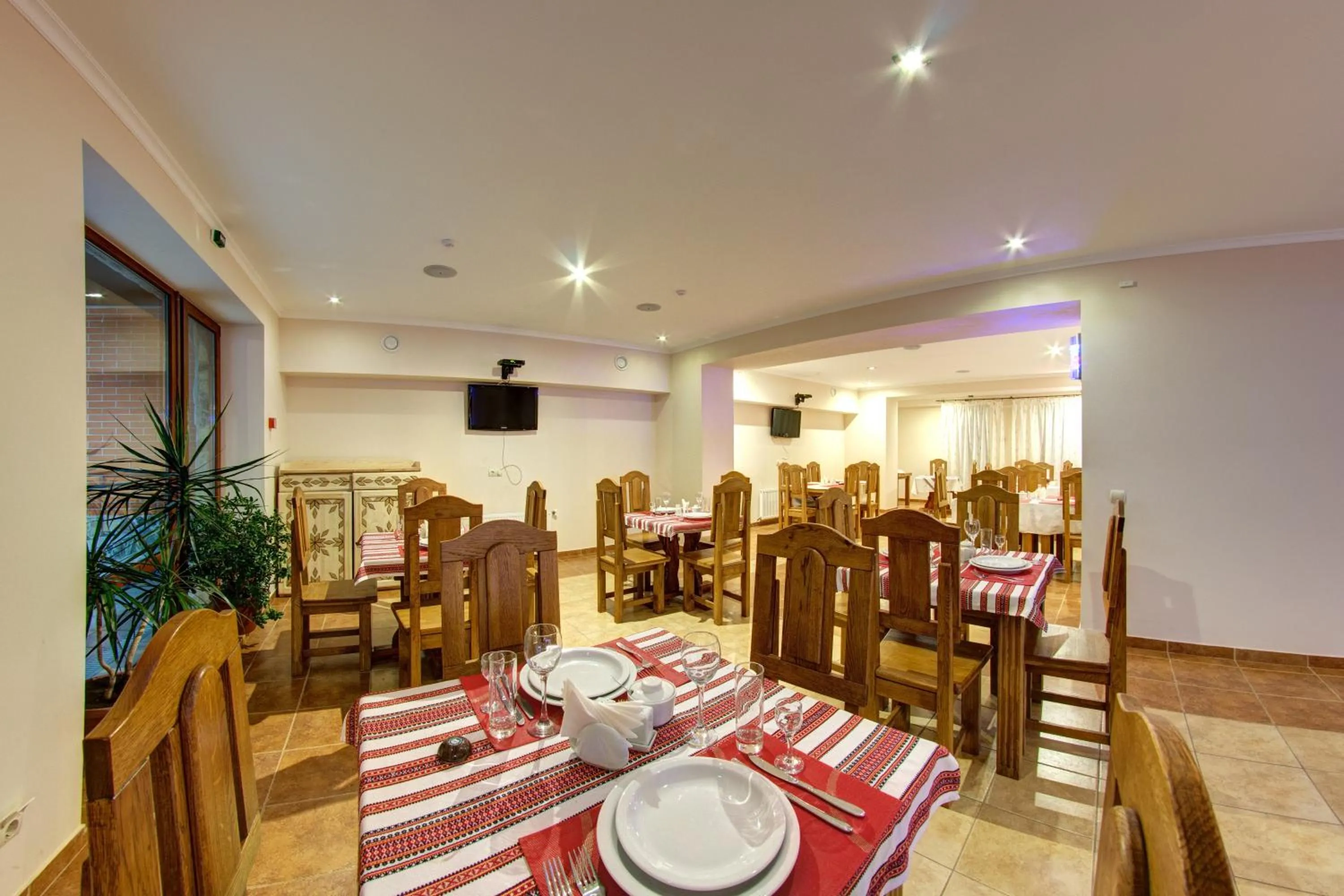 Restaurant/places to eat in Karpatski Dzherela
