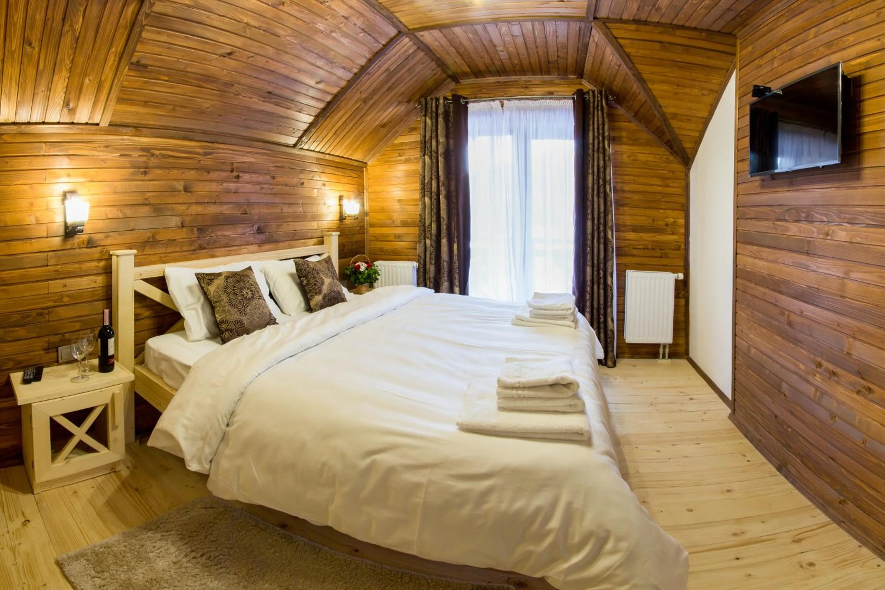 Photo of the whole room, Bed in Karpatski Dzherela