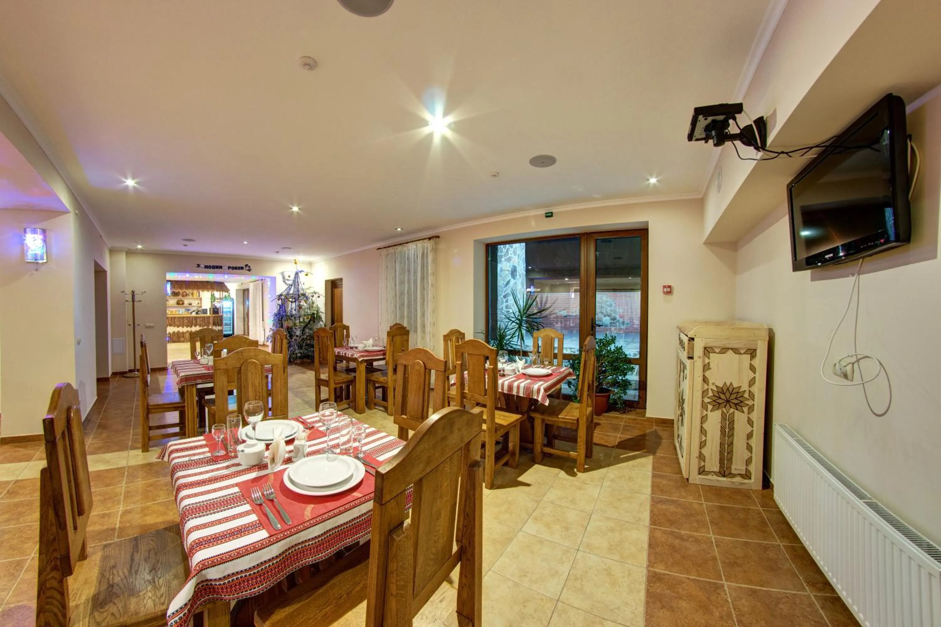 Restaurant/places to eat in Karpatski Dzherela