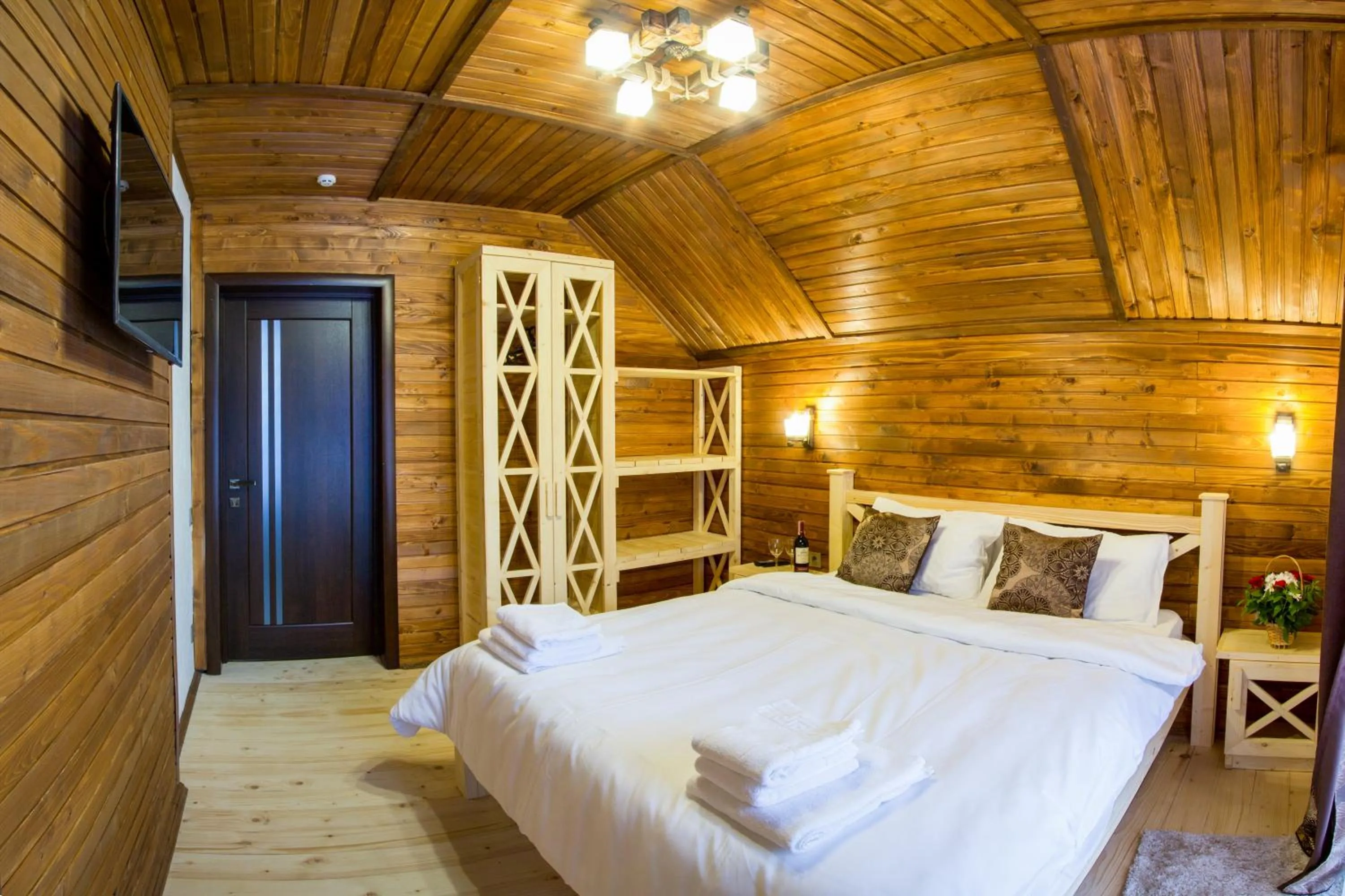 Photo of the whole room, Bed in Karpatski Dzherela