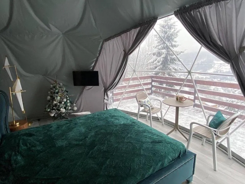 Bed in Karpatski Dzherela