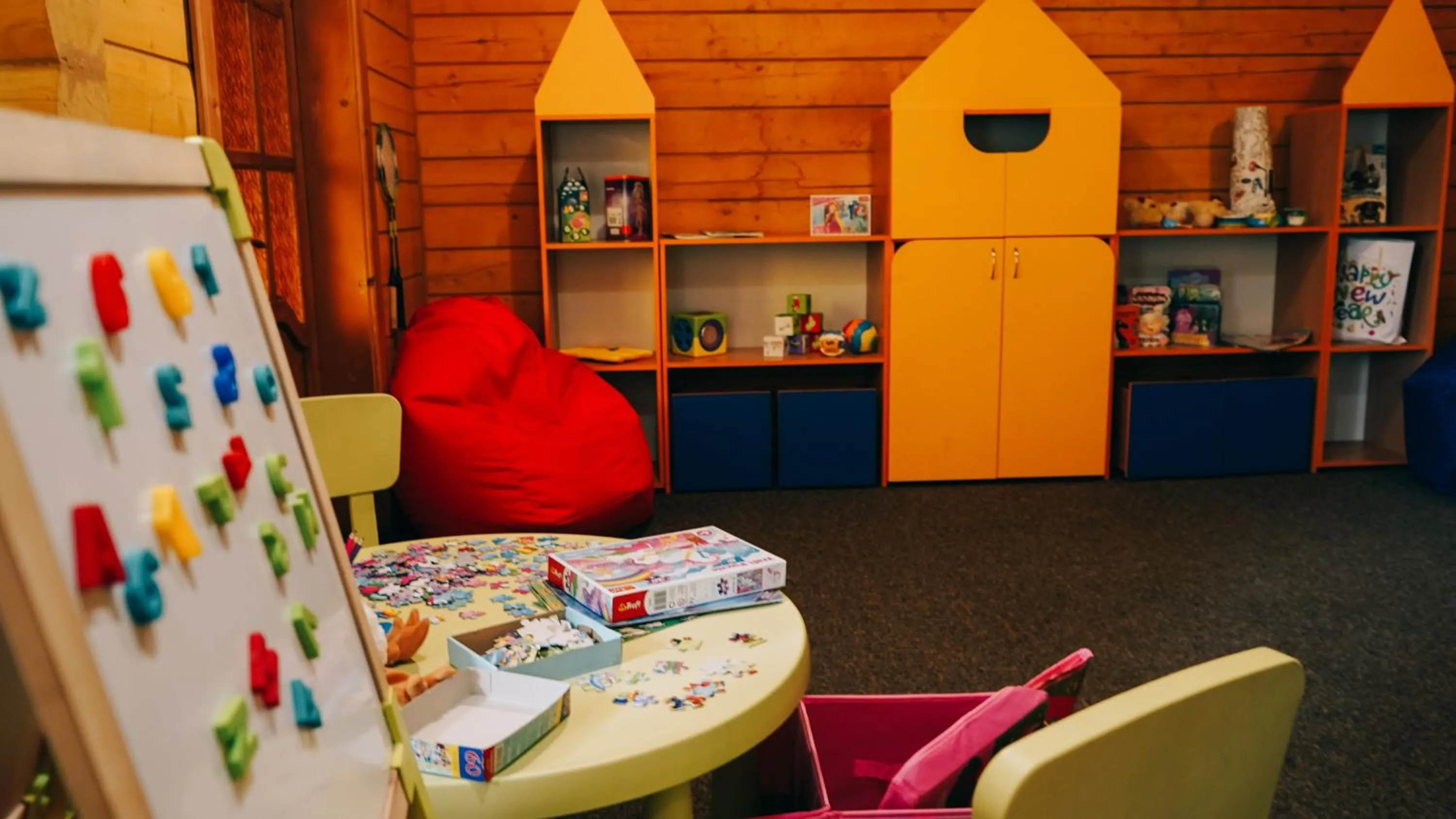 Kids's club in Karpatski Dzherela