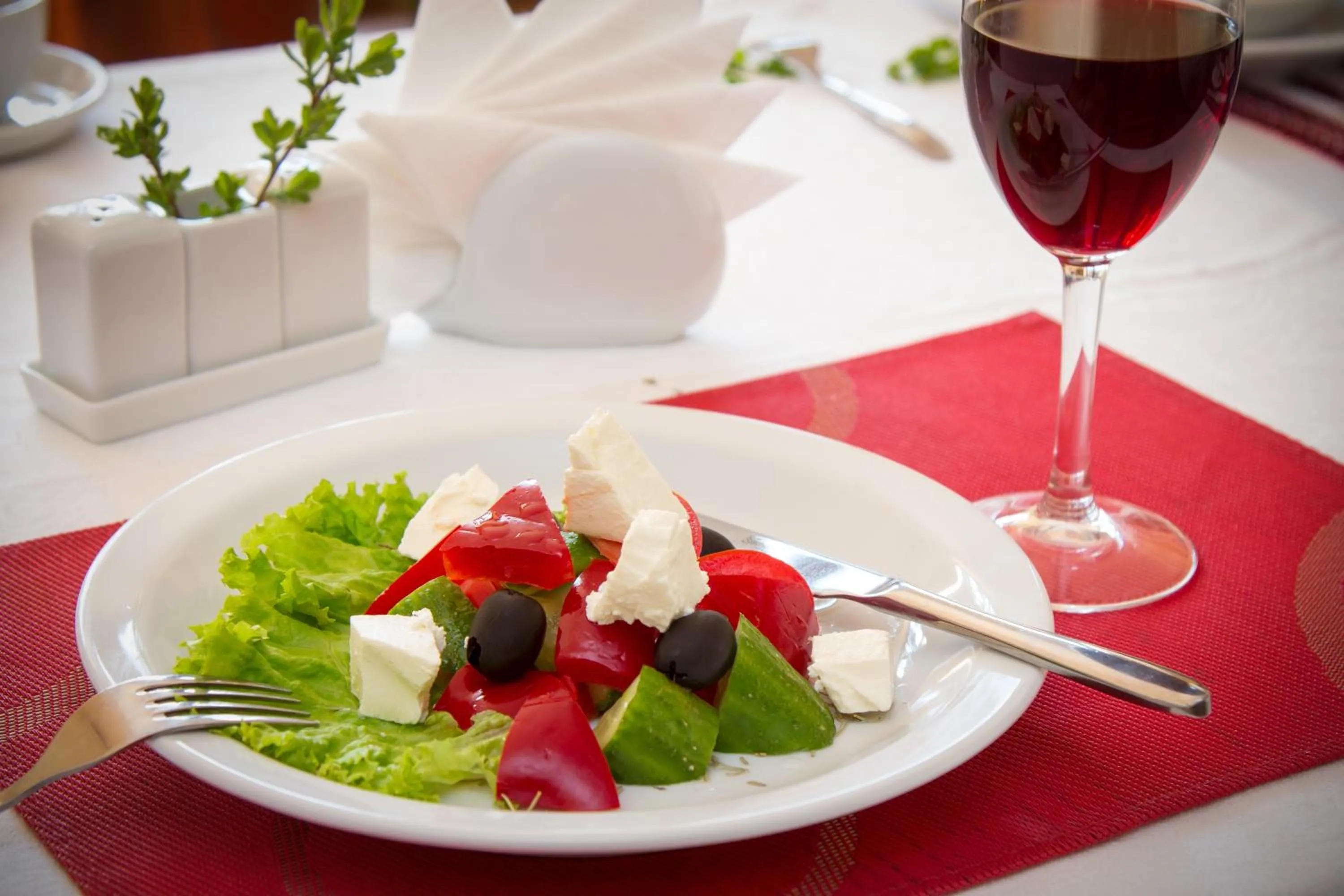 Restaurant/places to eat in Karpatski Dzherela