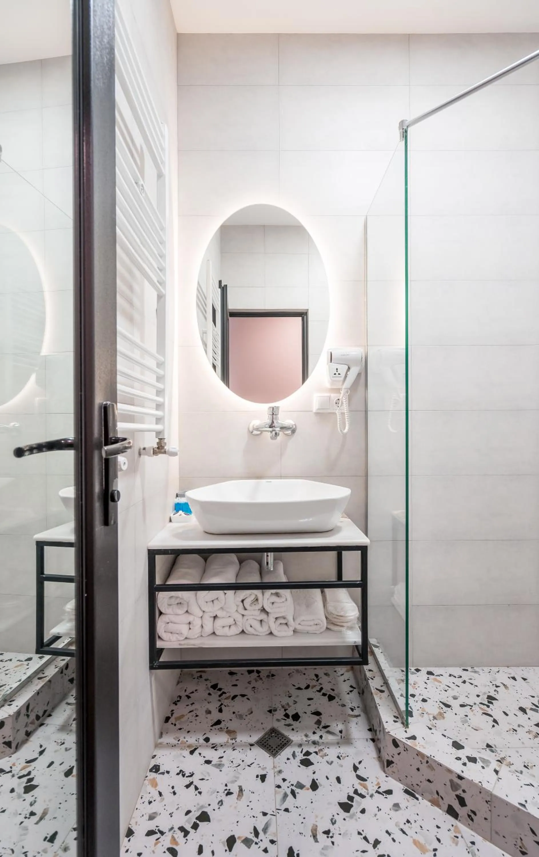 Shower in Doors Boutique Hotel