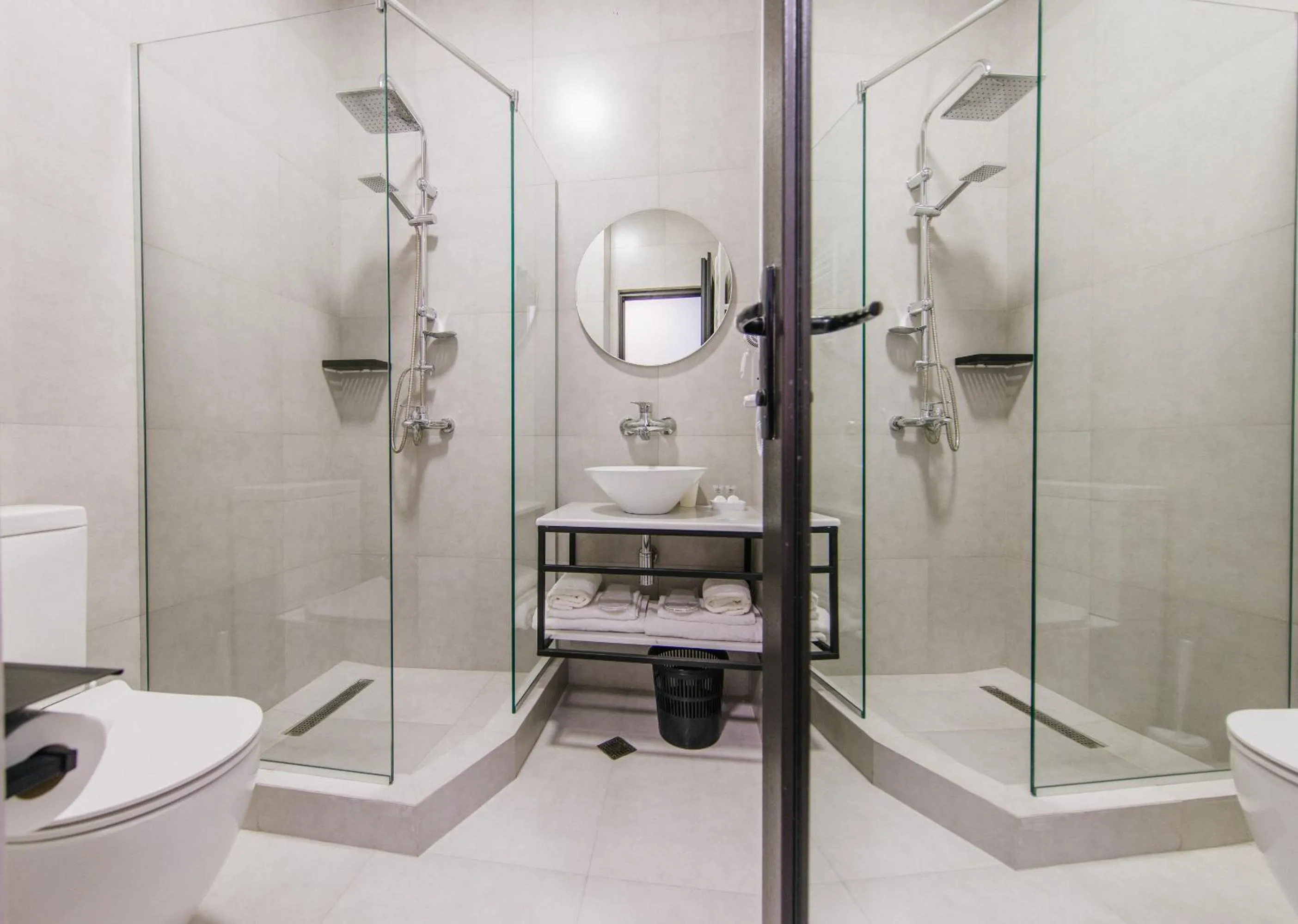 Shower in Doors Boutique Hotel