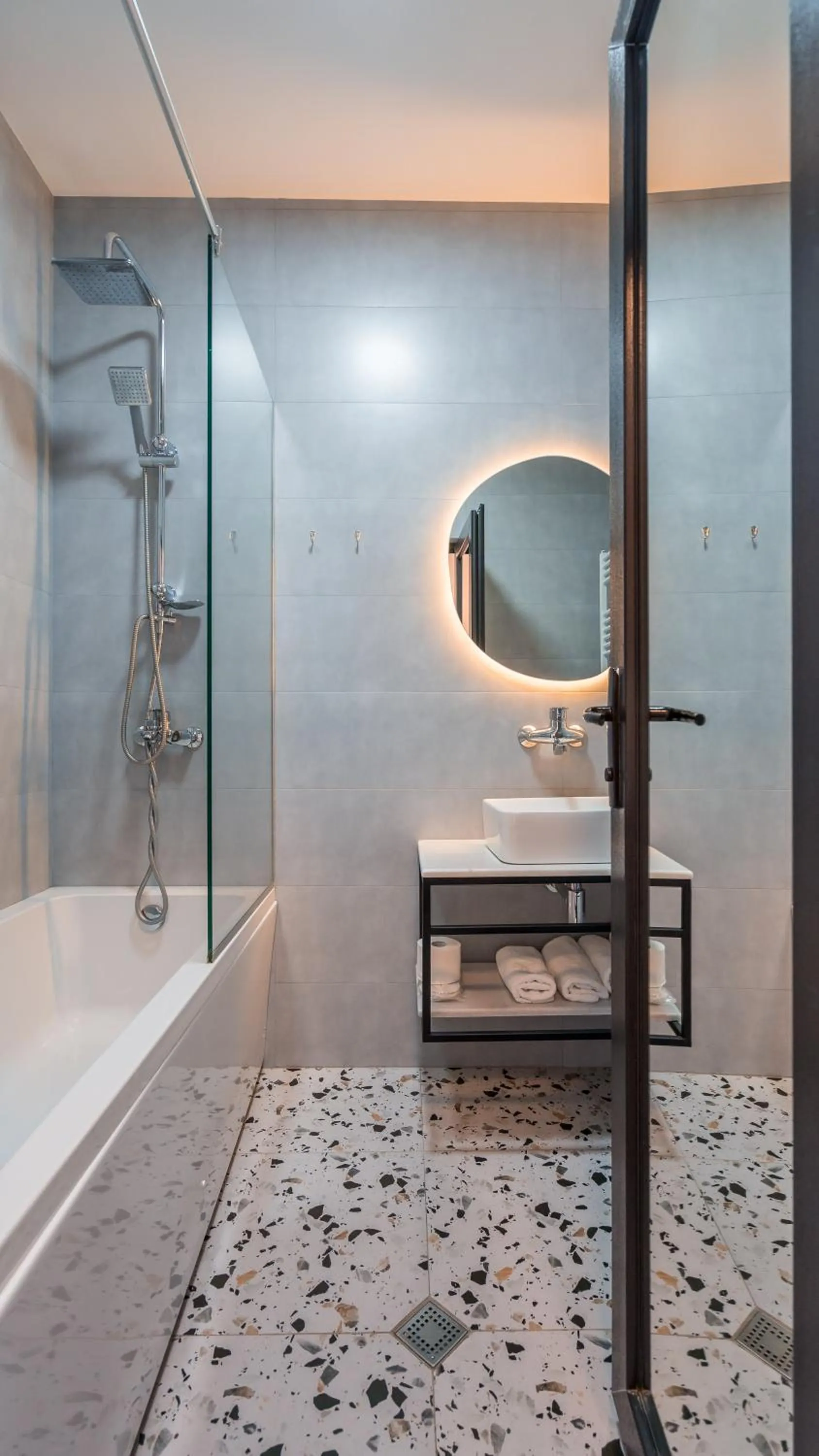 Shower in Doors Boutique Hotel