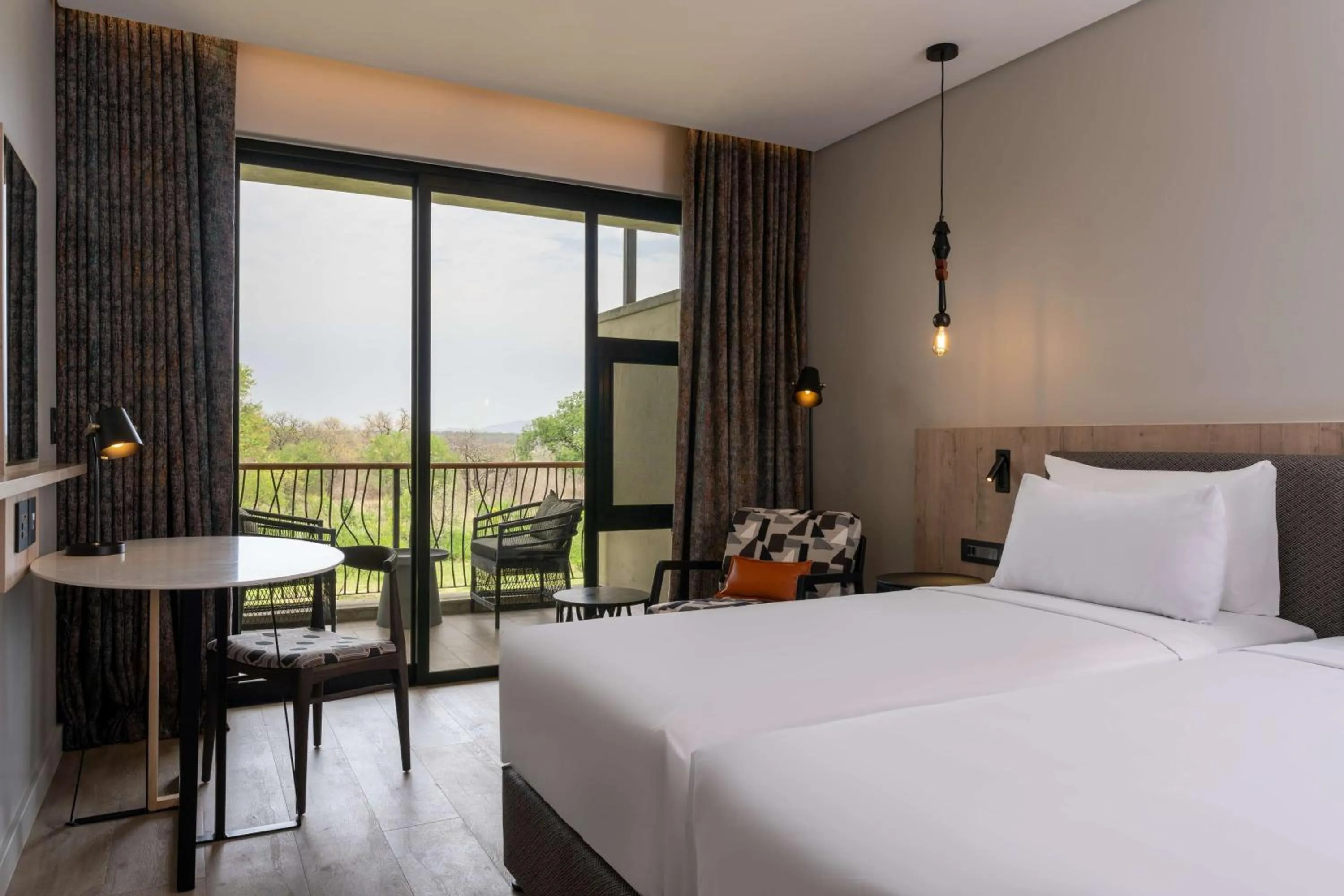 Bedroom, Bed in Radisson Safari Hotel Hoedspruit