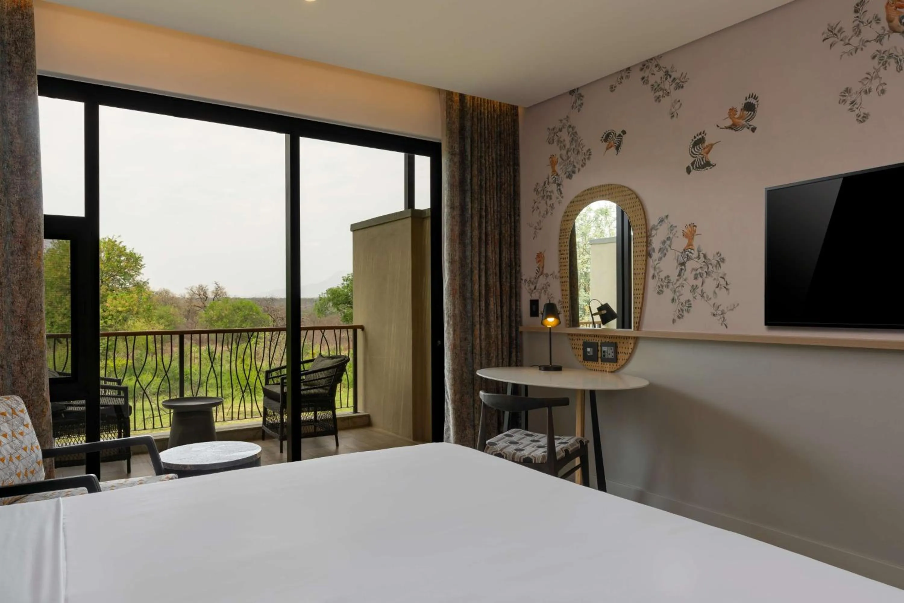 Bedroom, Bed in Radisson Safari Hotel Hoedspruit