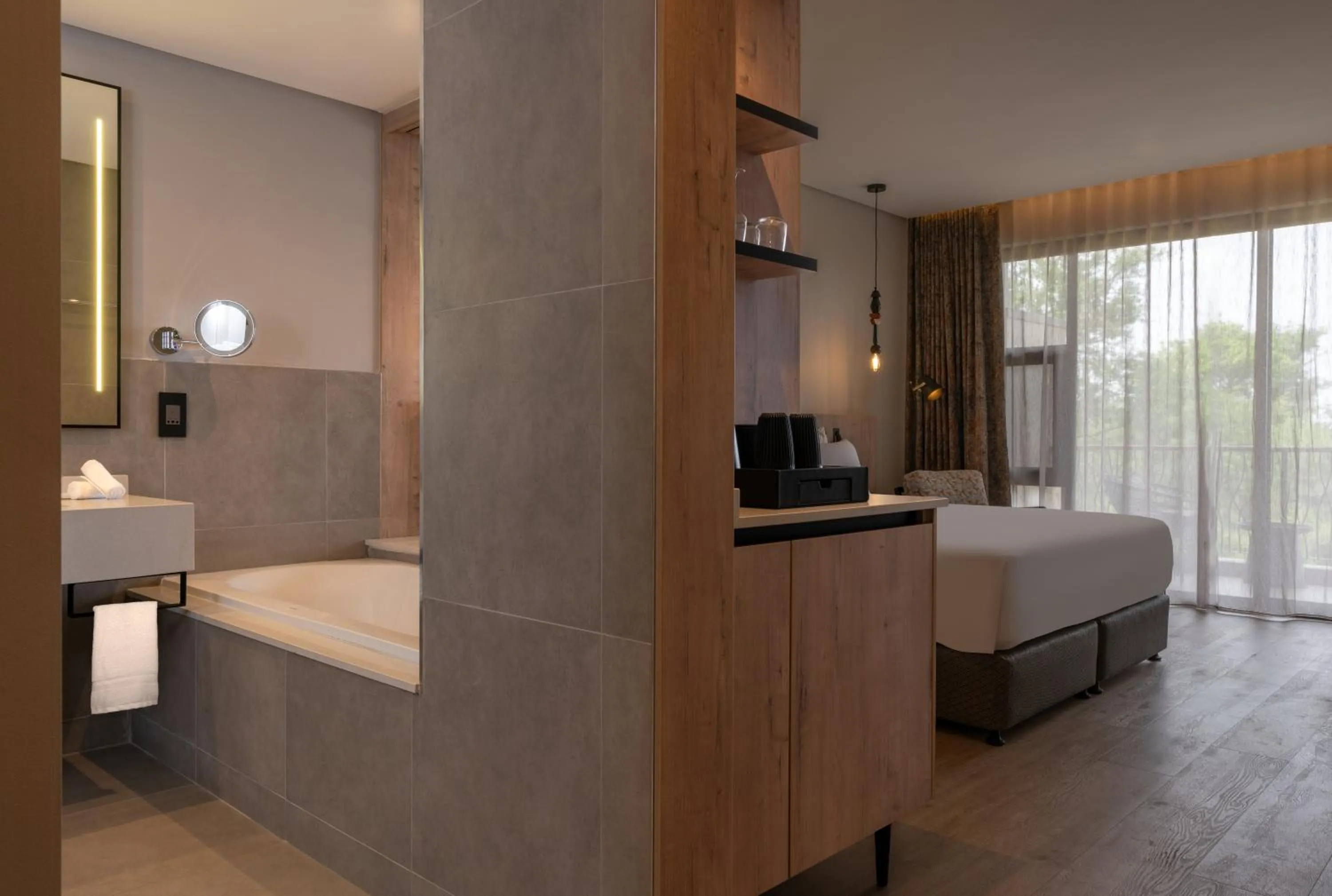 Bathroom, Bed in Radisson Safari Hotel Hoedspruit