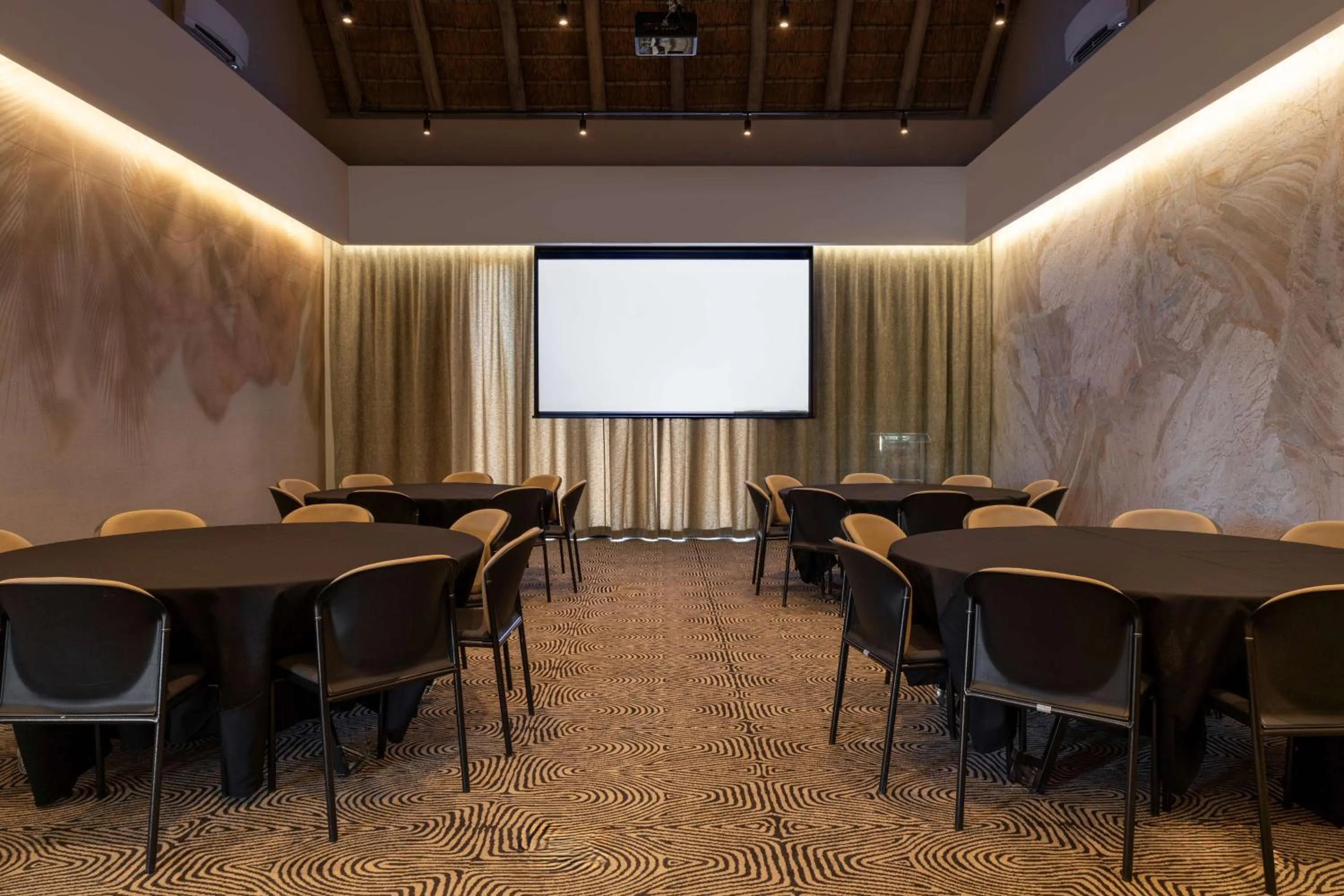 Meeting/conference room in Radisson Safari Hotel Hoedspruit