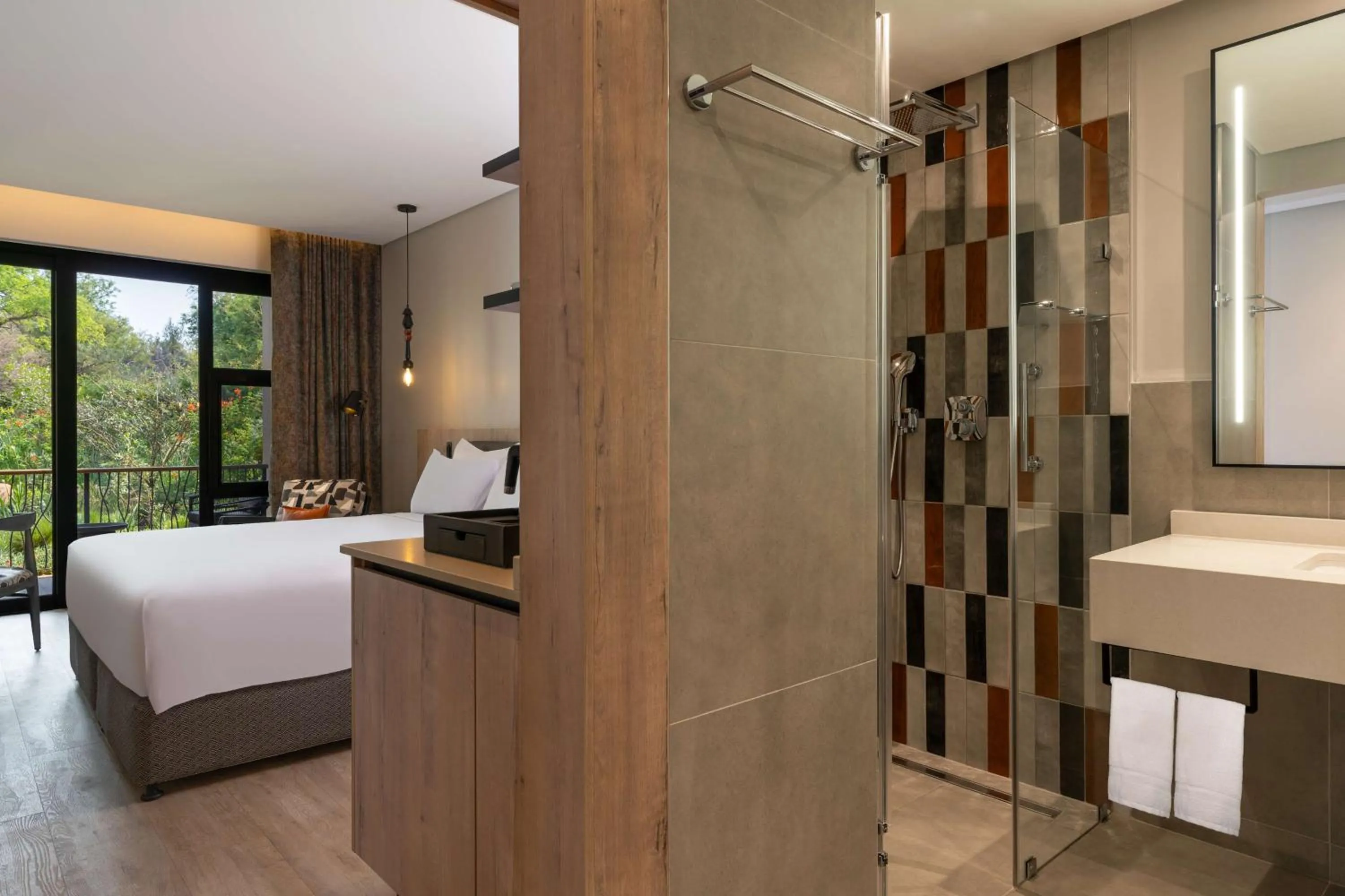 Bedroom, Bed in Radisson Safari Hotel Hoedspruit