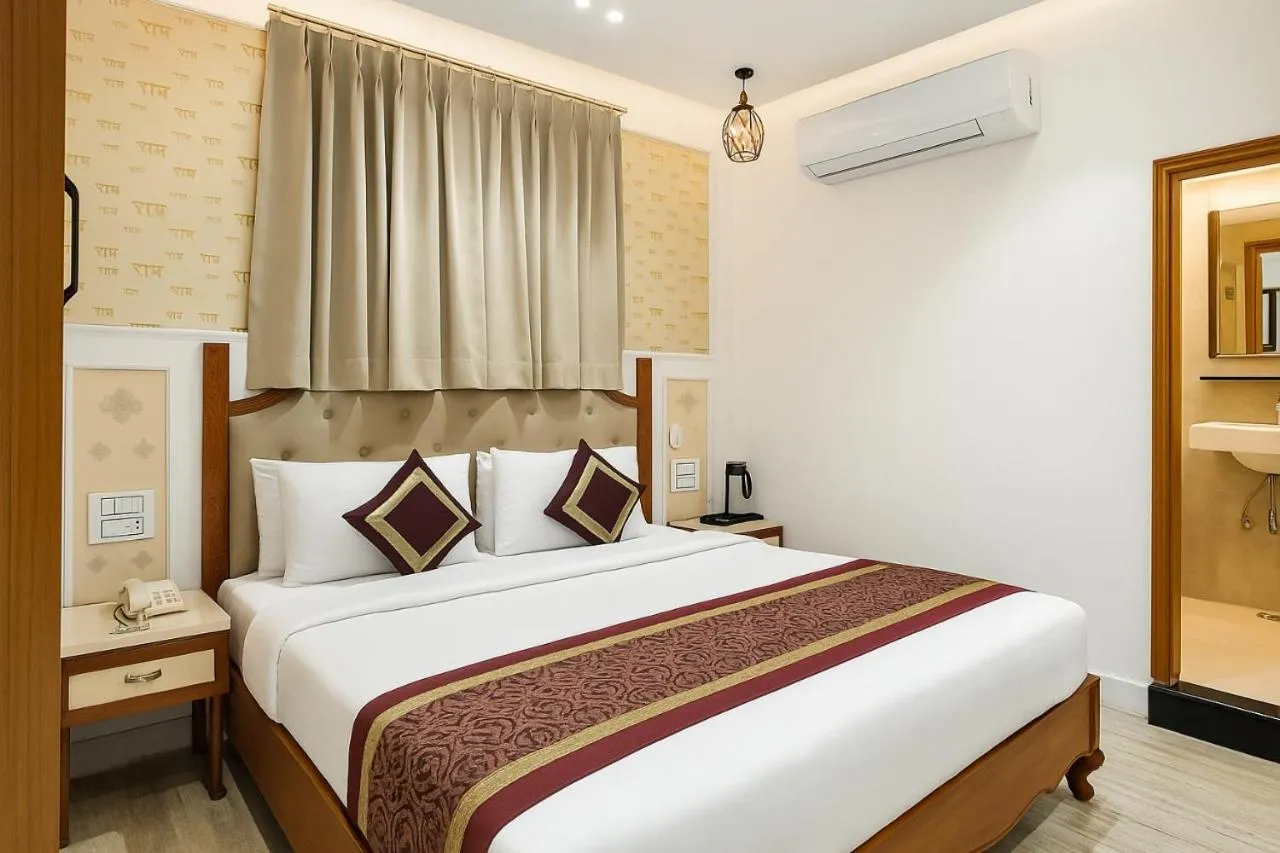 Bed in Shri Ram Paying Guest House Premium Rooms