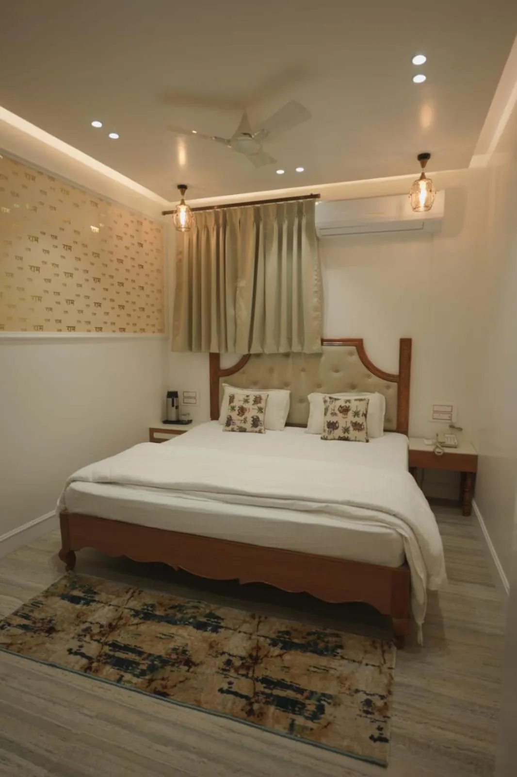 Bed in Shri Ram Paying Guest House Premium Rooms