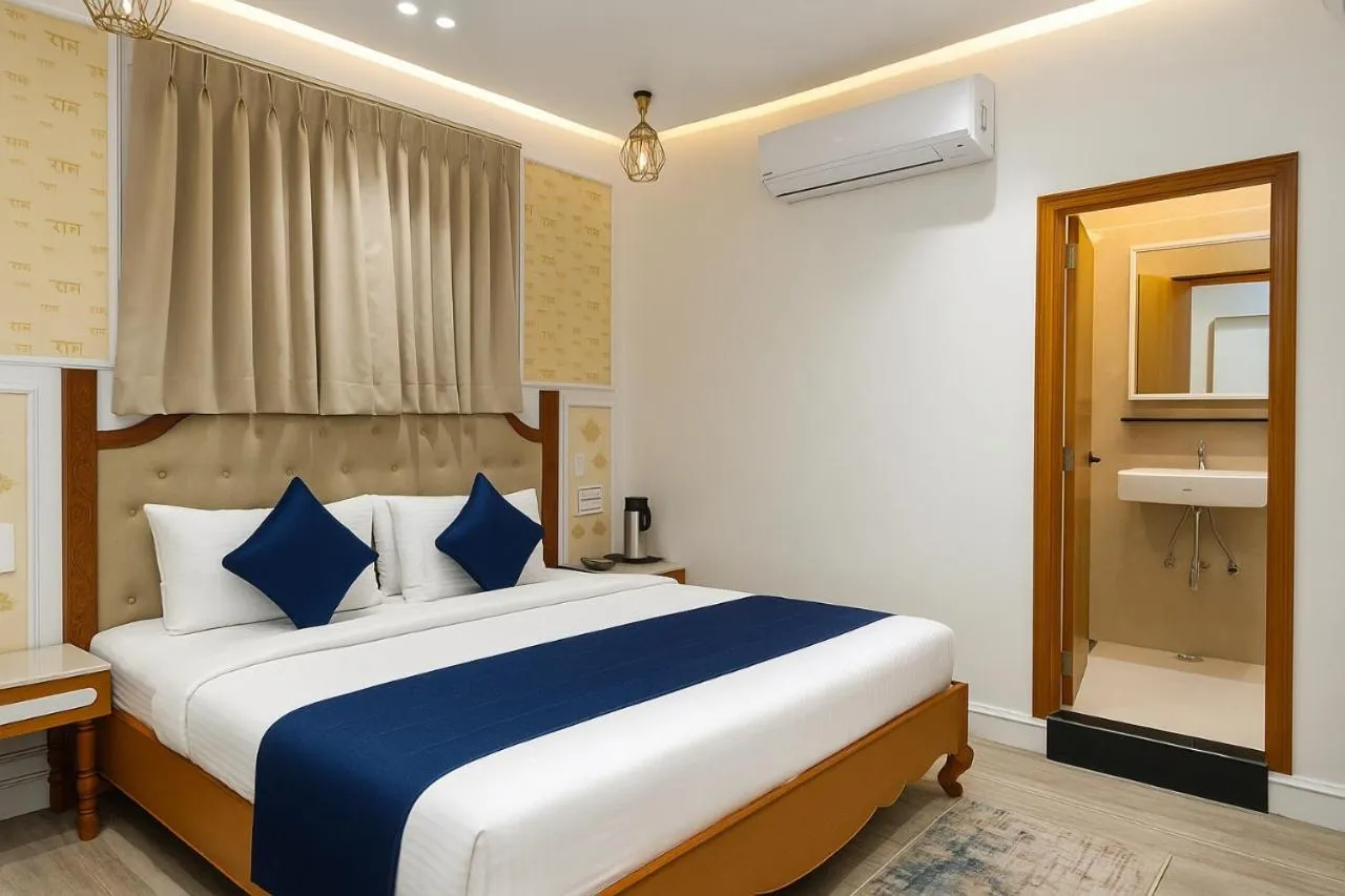 Bed in Shri Ram Paying Guest House Premium Rooms