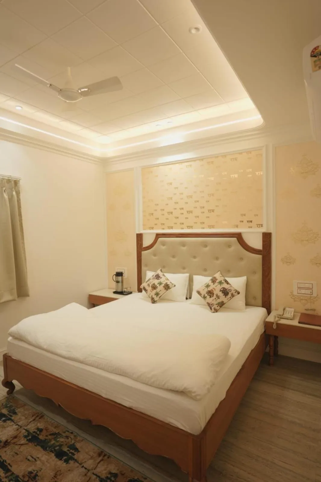 Bed in Shri Ram Paying Guest House Premium Rooms