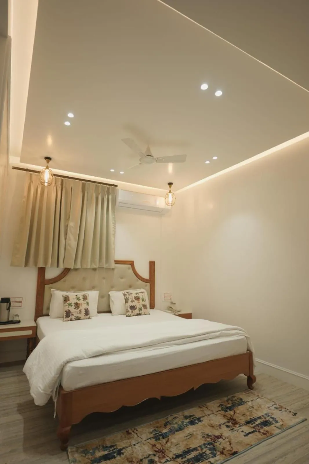 Bed in Shri Ram Paying Guest House Premium Rooms