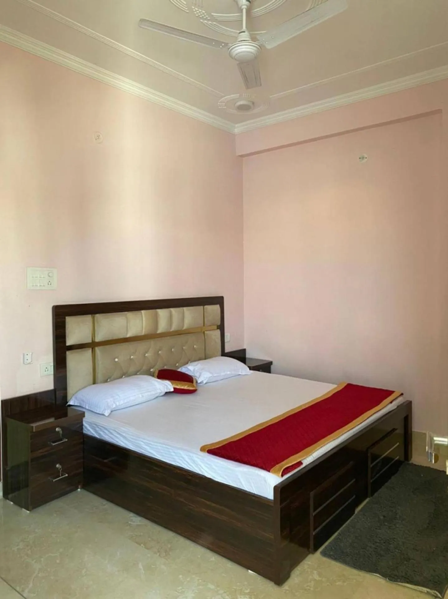 Bed in Shri Ram Paying Guest House Premium Rooms