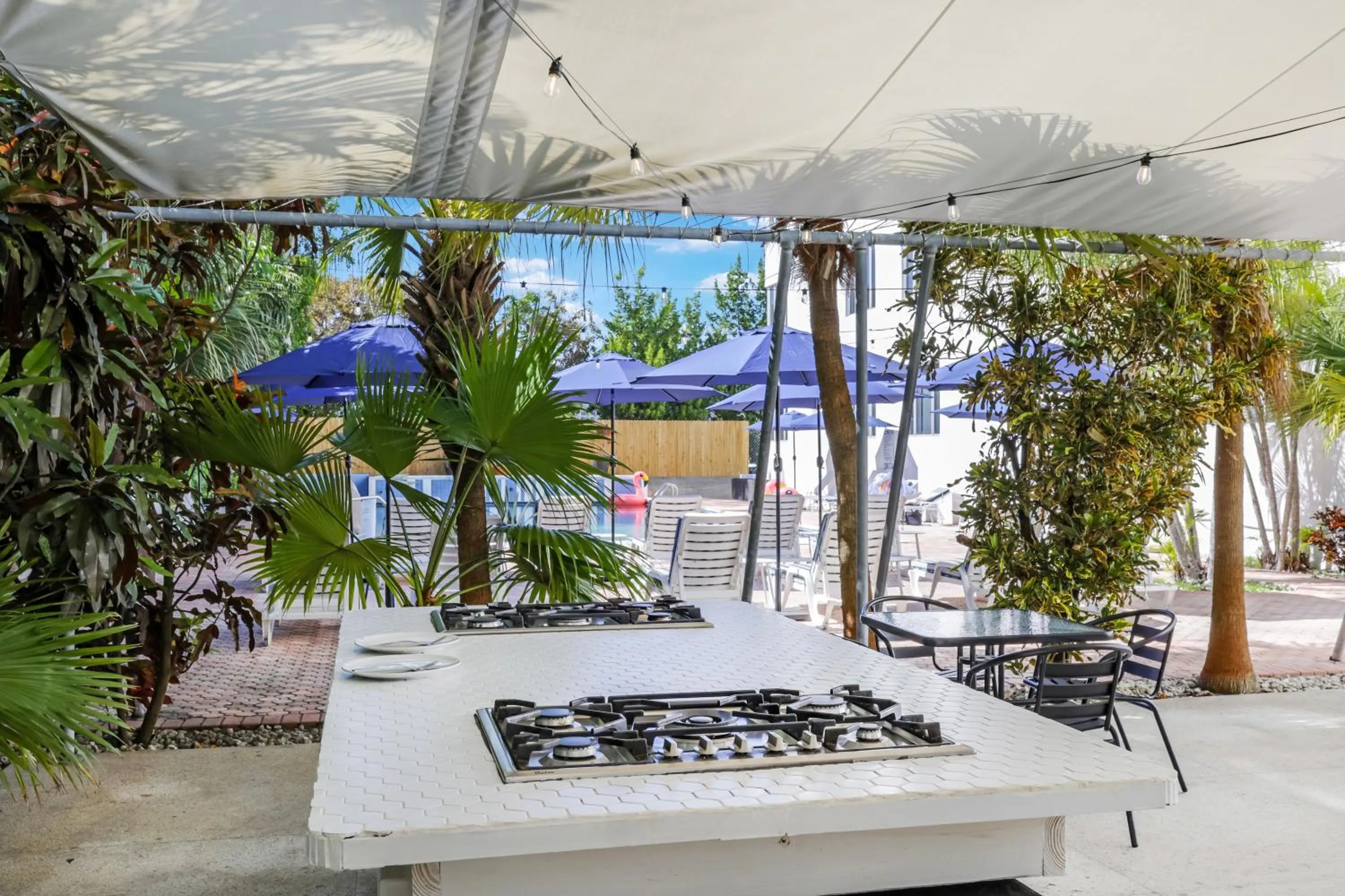 Patio in Tropics Hotel Miami Beach