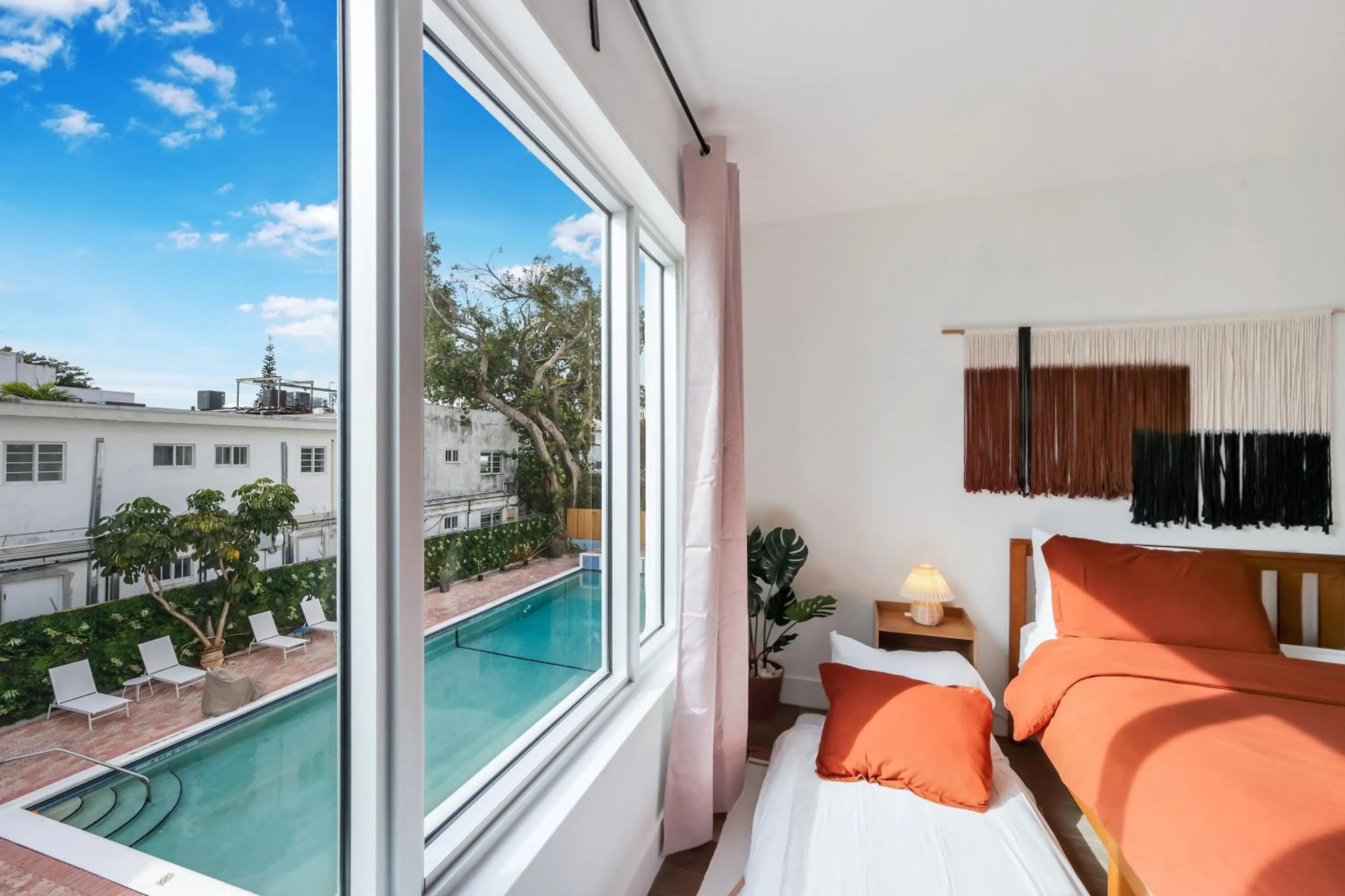 Bed in Tropics Hotel Miami Beach