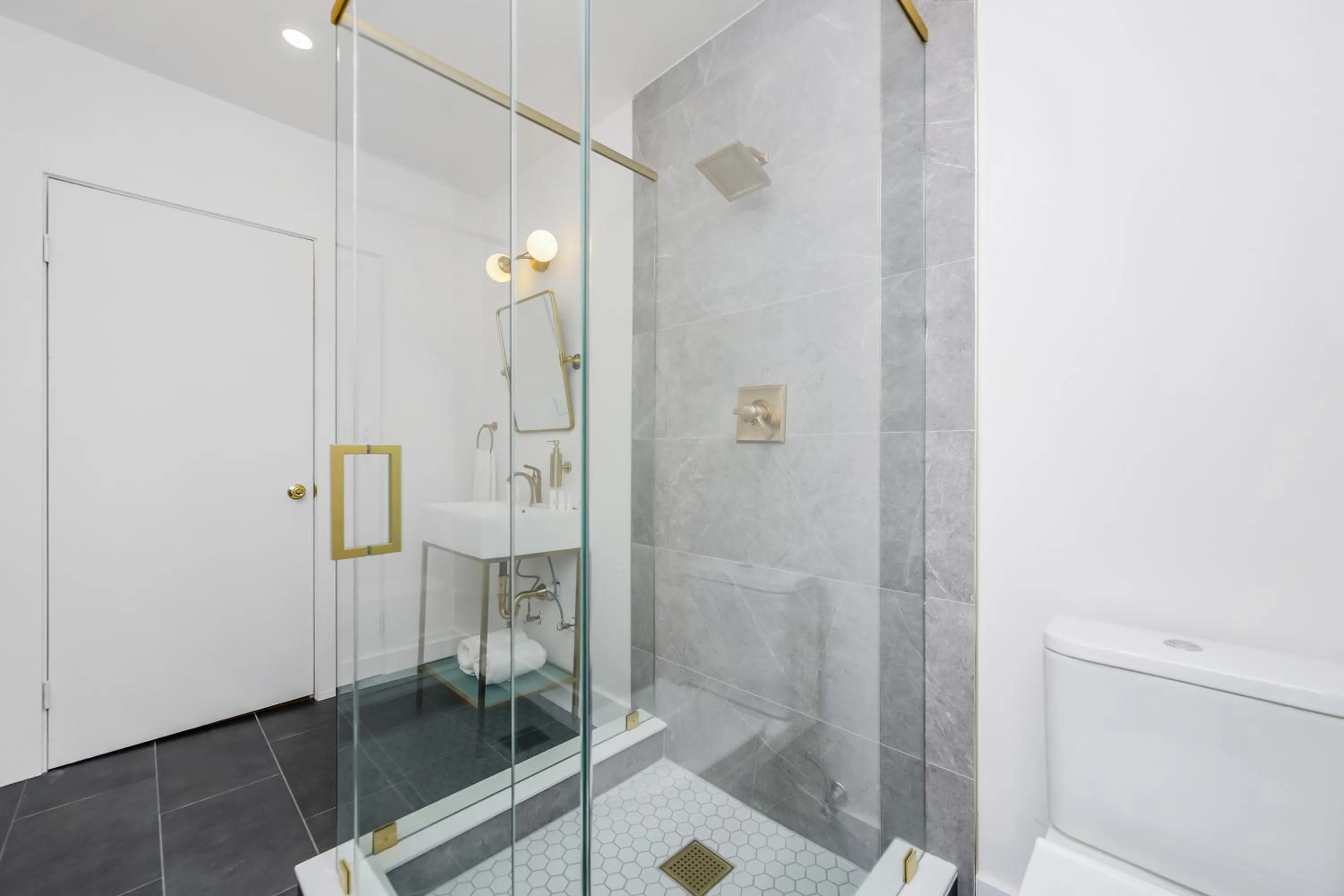 Bathroom in Tropics Hotel Miami Beach