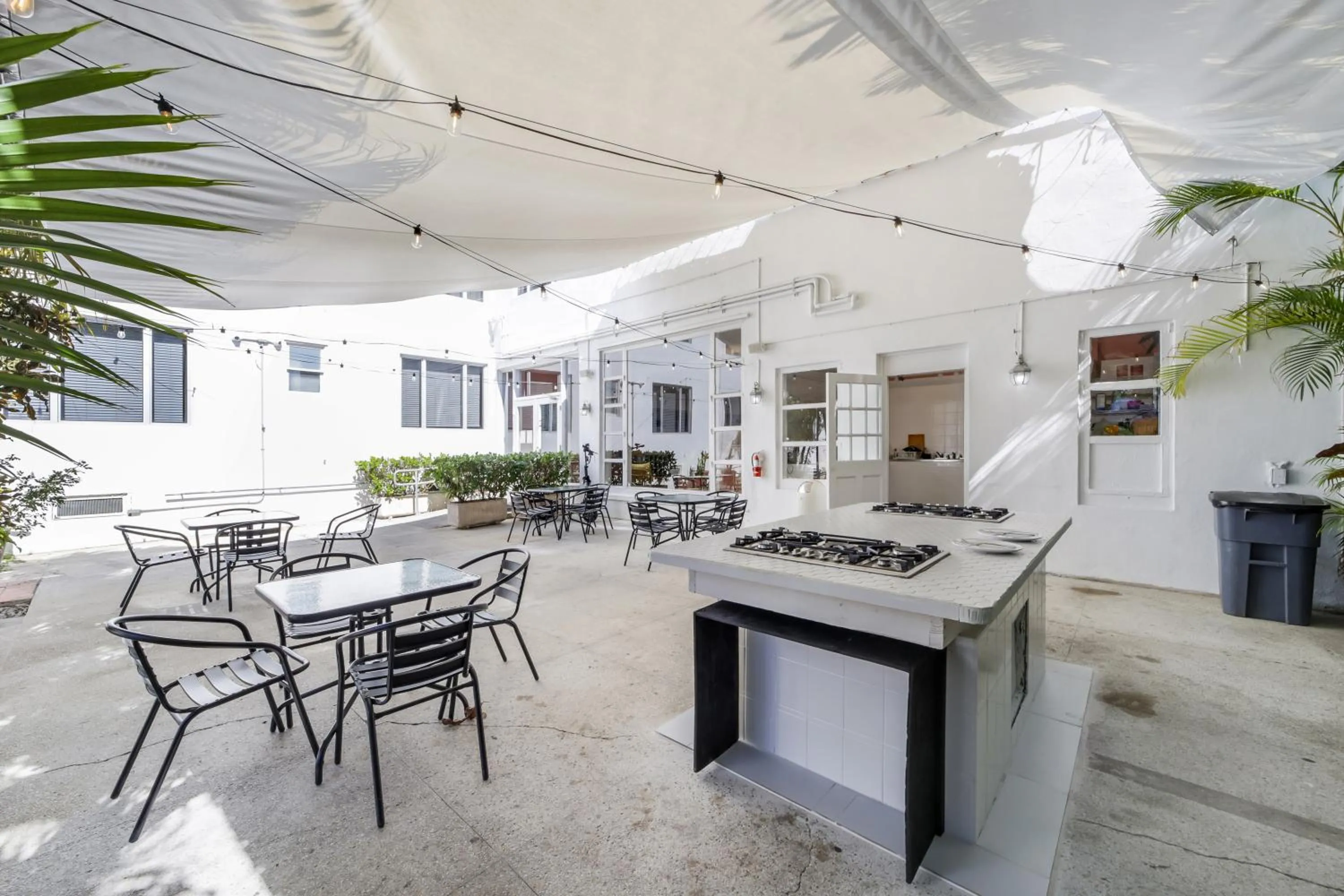 Kitchen or kitchenette in Tropics Hotel Miami Beach