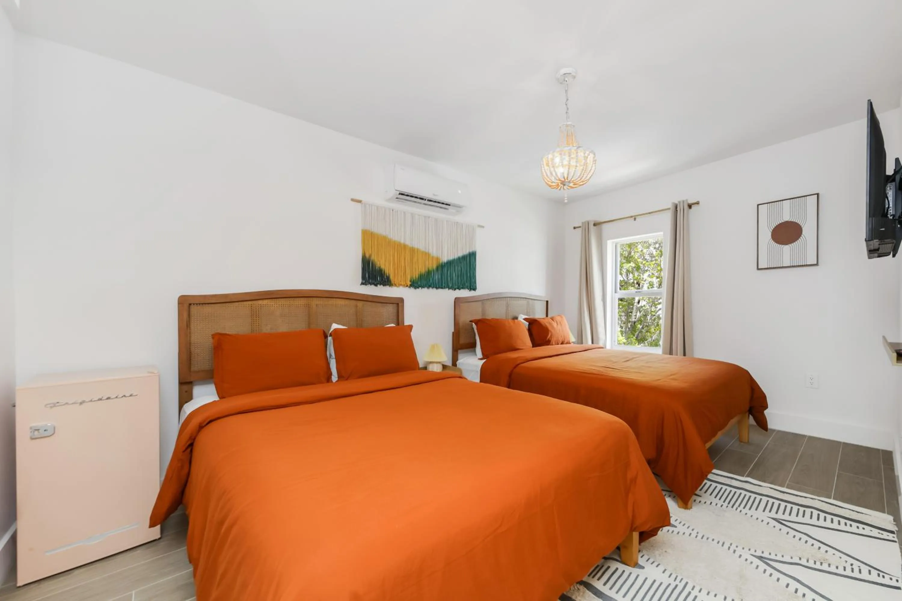 Property building, Bed in Tropics Hotel Miami Beach