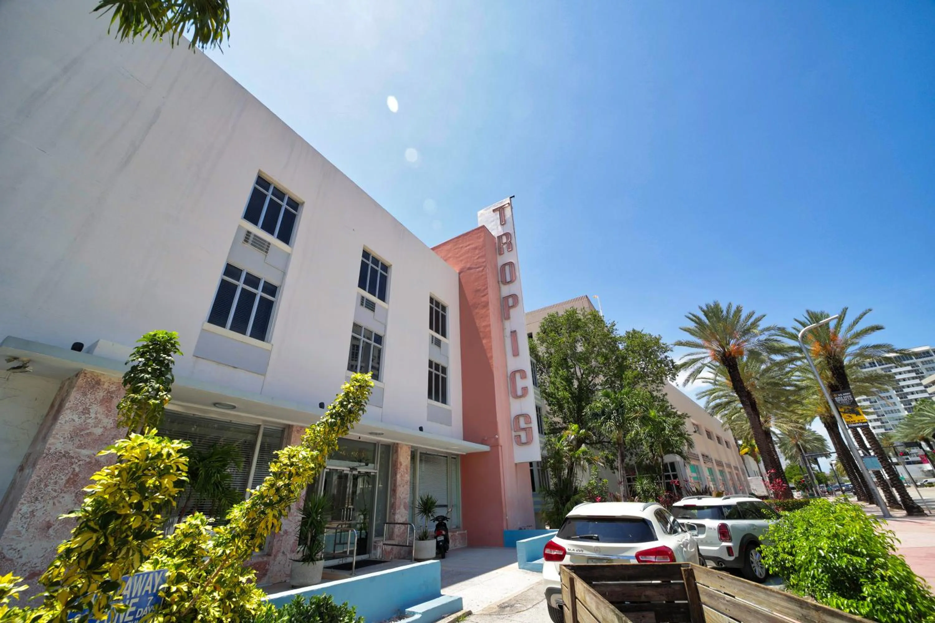 Property building in Tropics Hotel Miami Beach