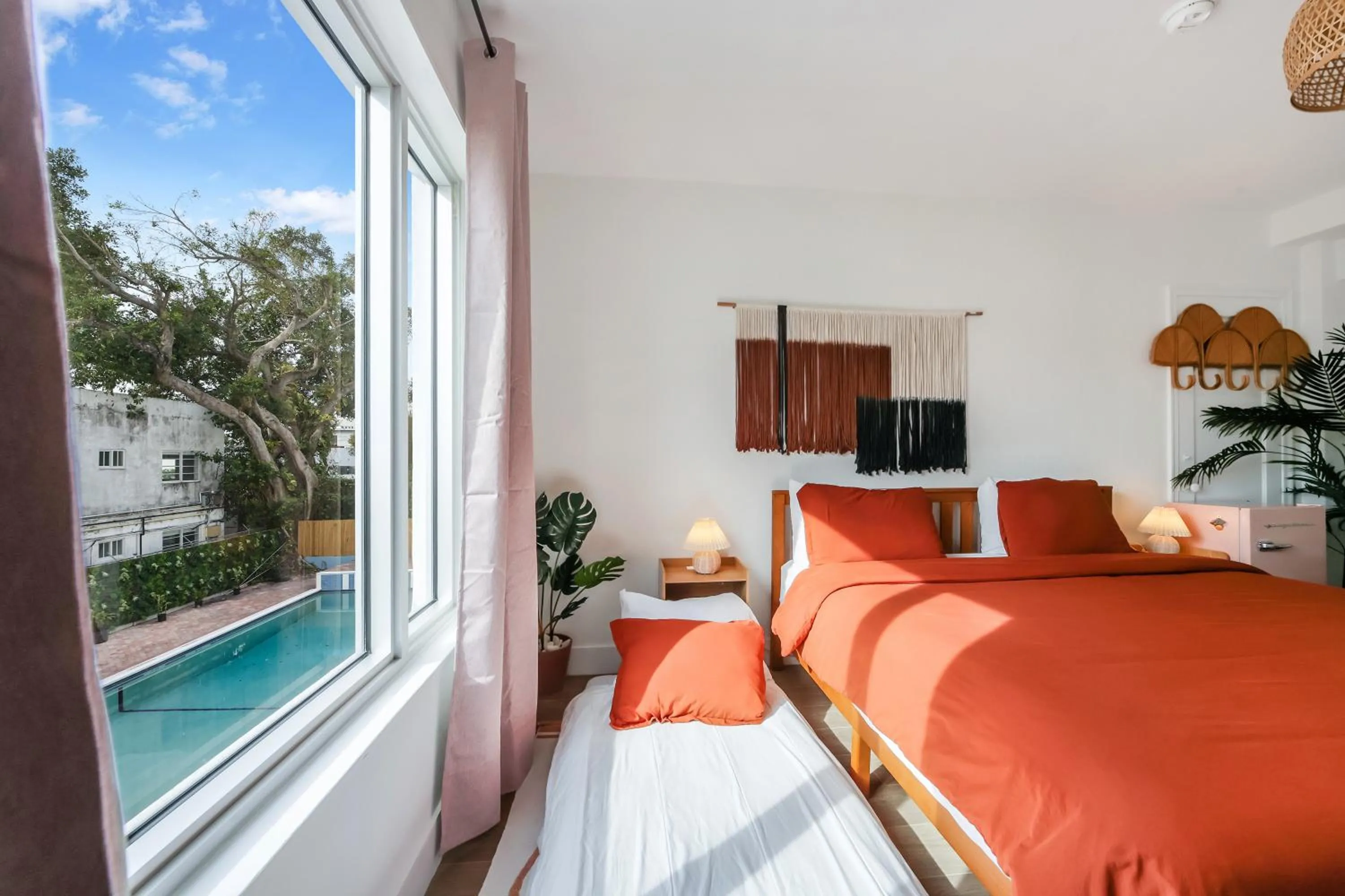 Bed in Tropics Hotel Miami Beach