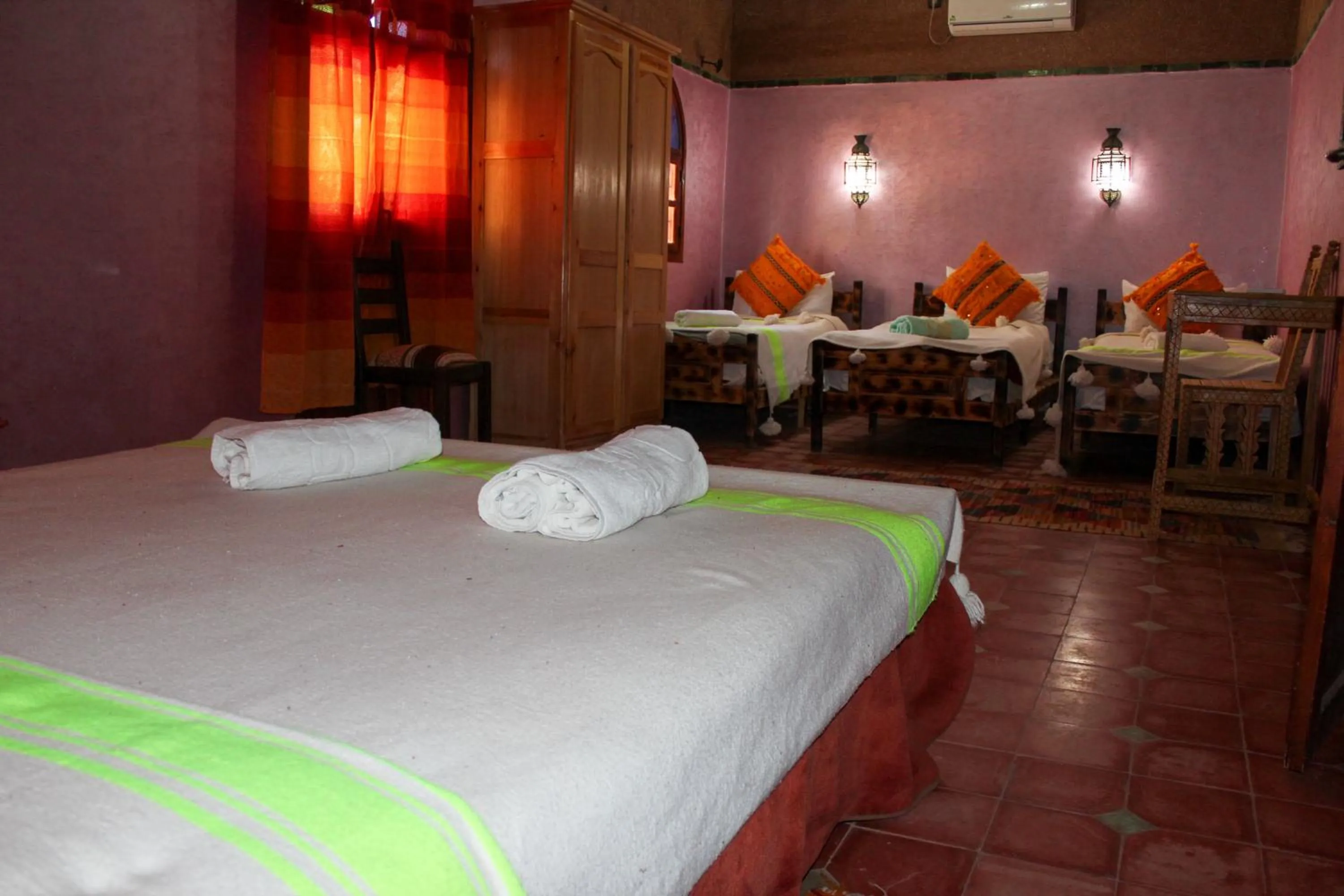 Bed in Riad Soleil du Monde