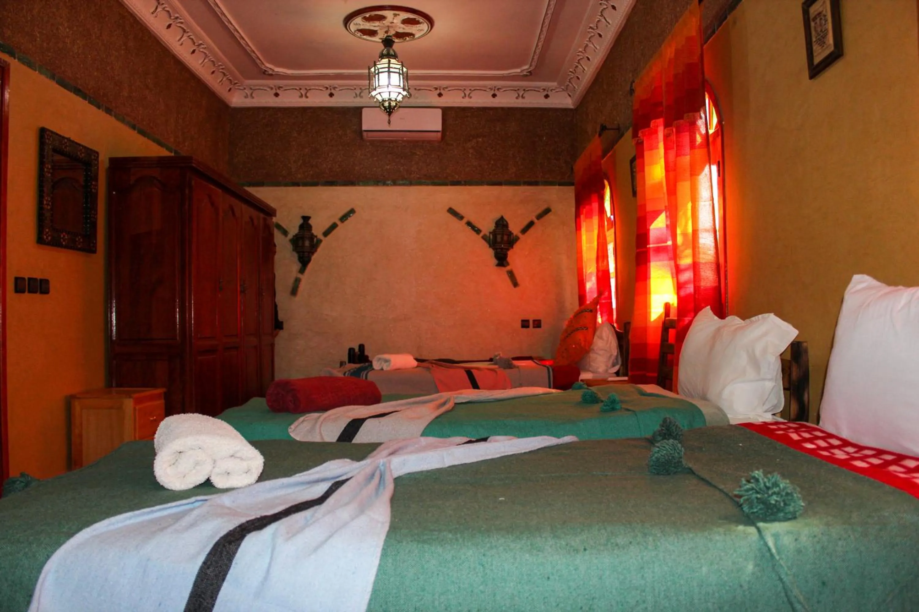 Bed in Riad Soleil du Monde