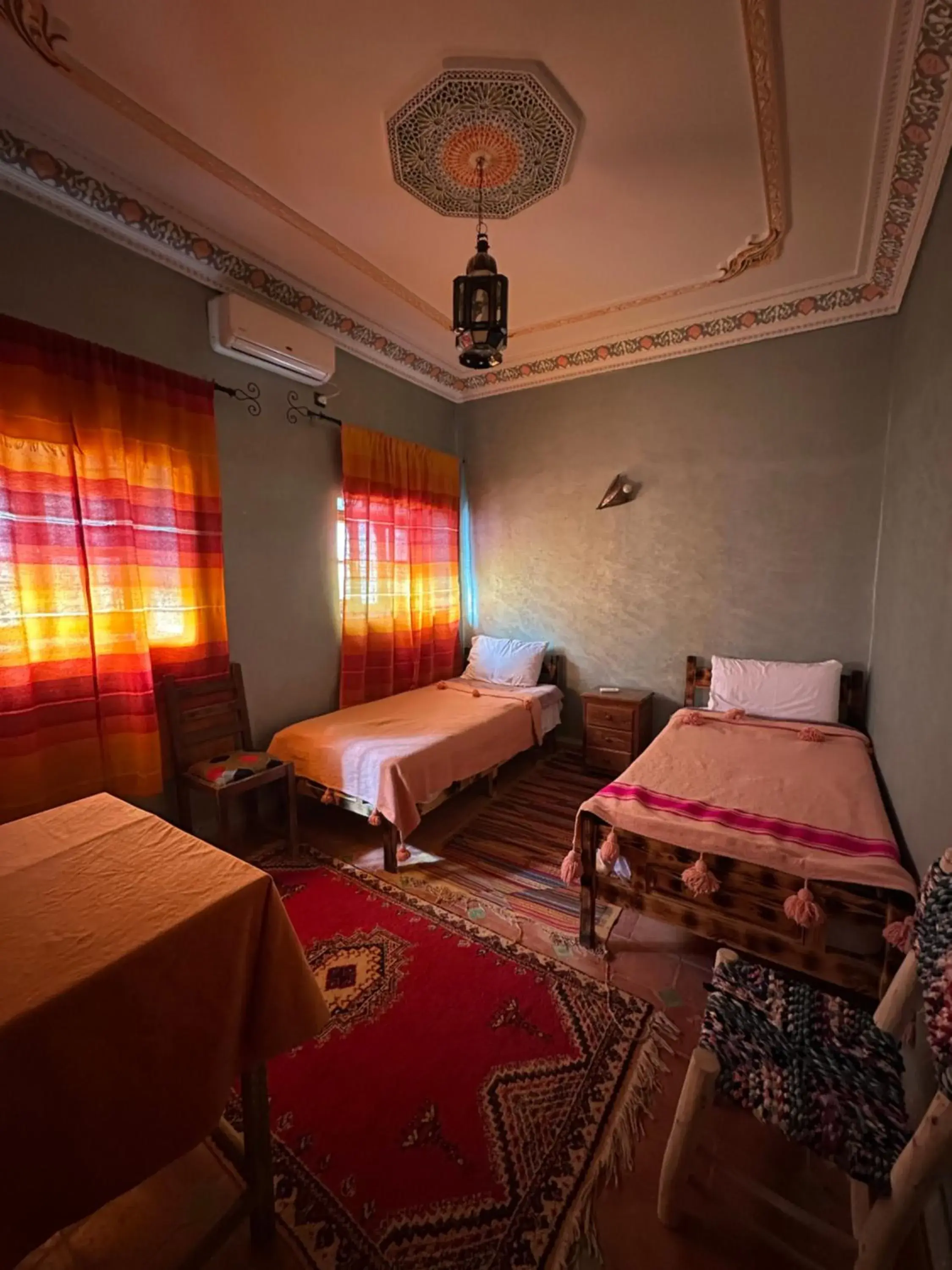 Twin Room with Bathroom in Riad Soleil du Monde Twin Room with Bathroom in Riad Soleil du Monde
