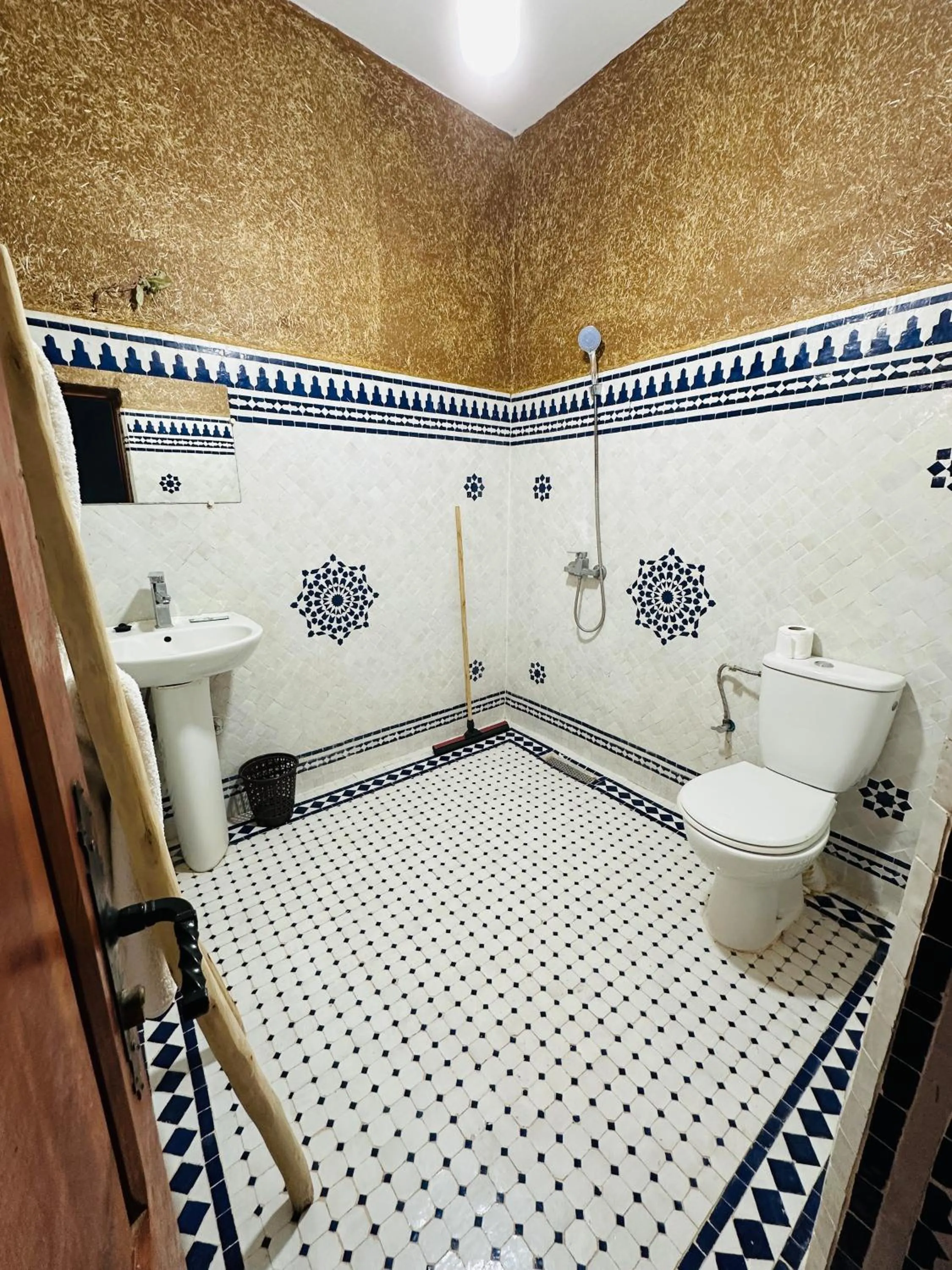 Shower in Riad Soleil du Monde