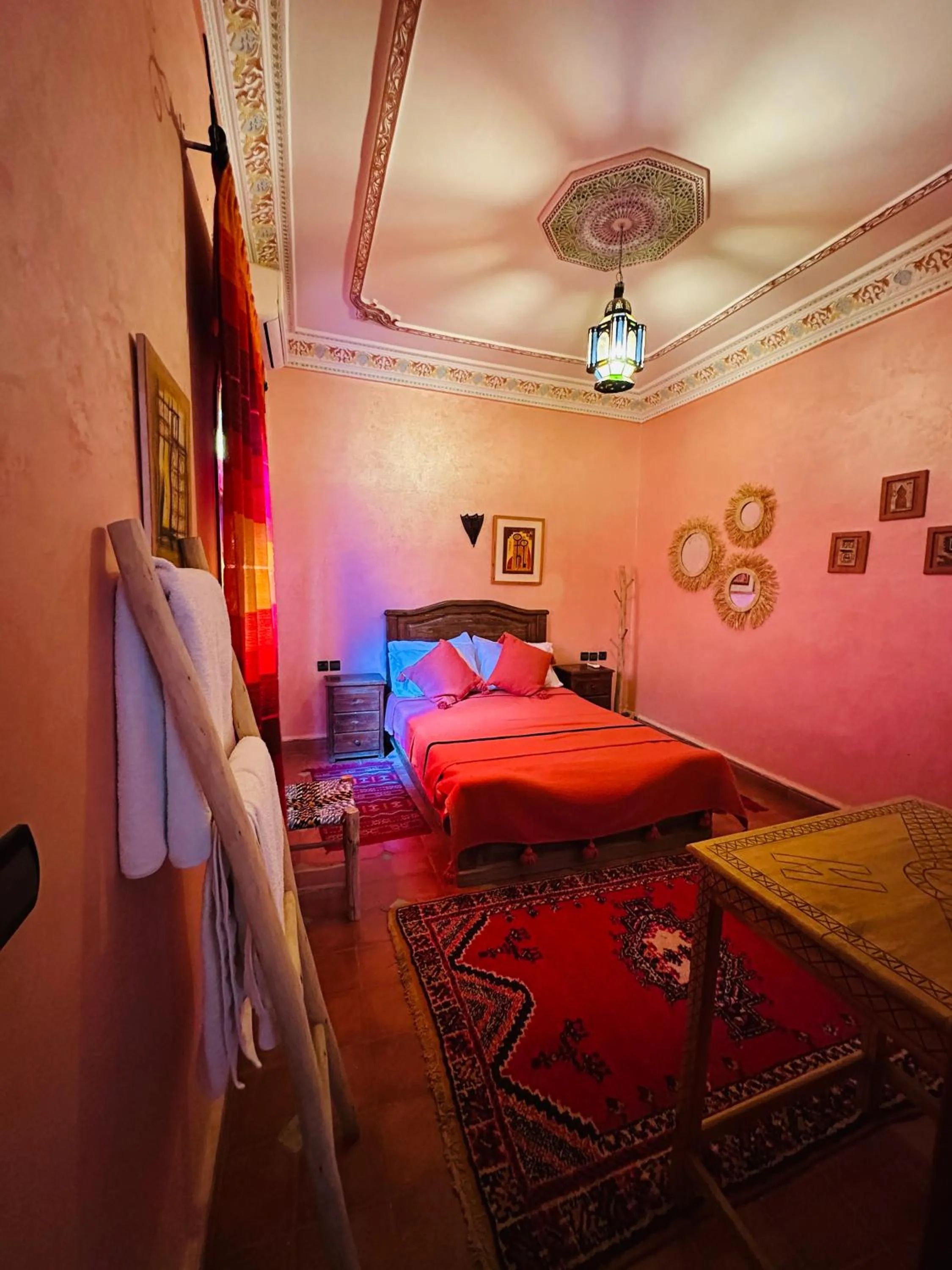 Bed in Riad Soleil du Monde