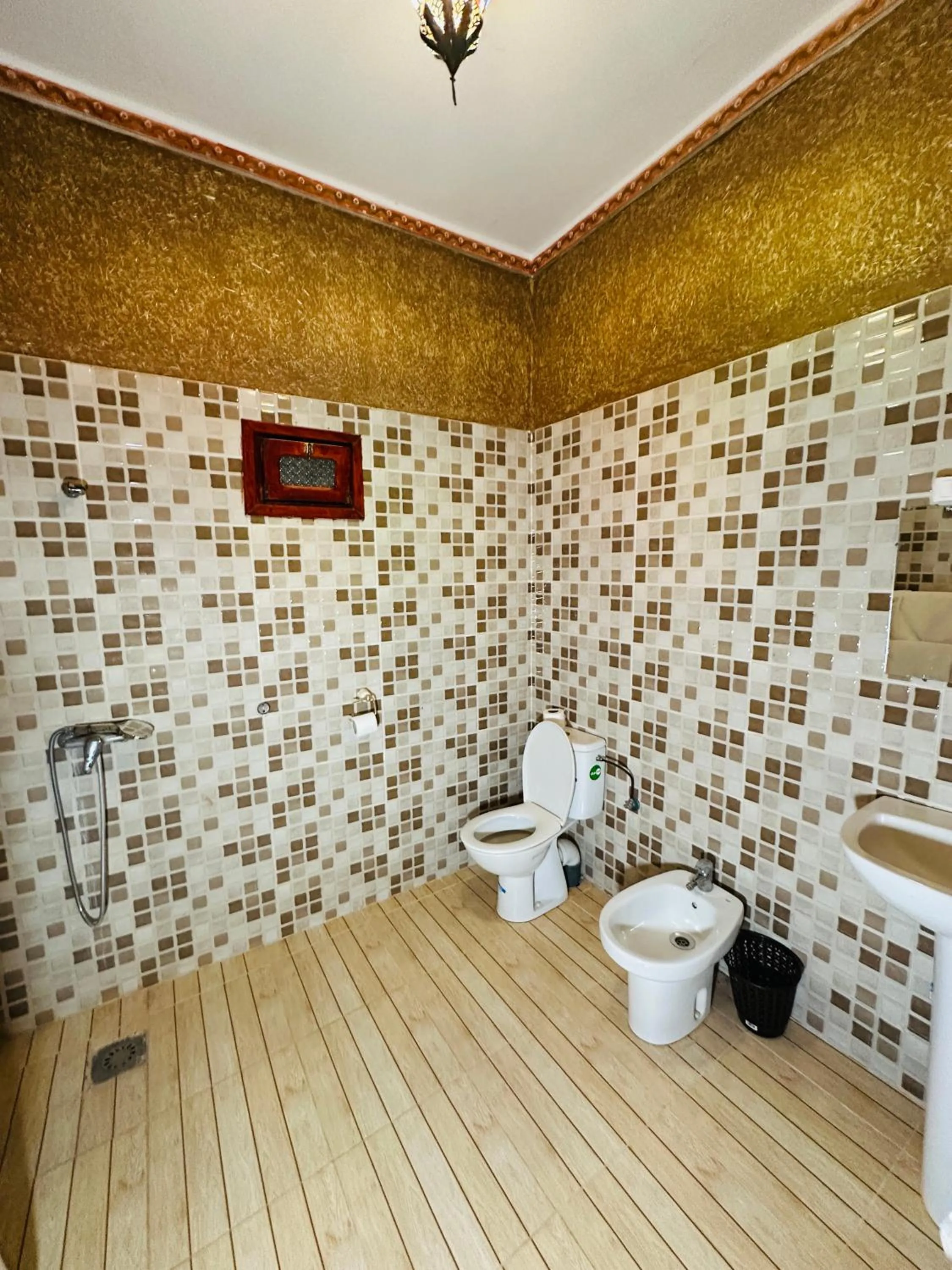 Toilet in Riad Soleil du Monde