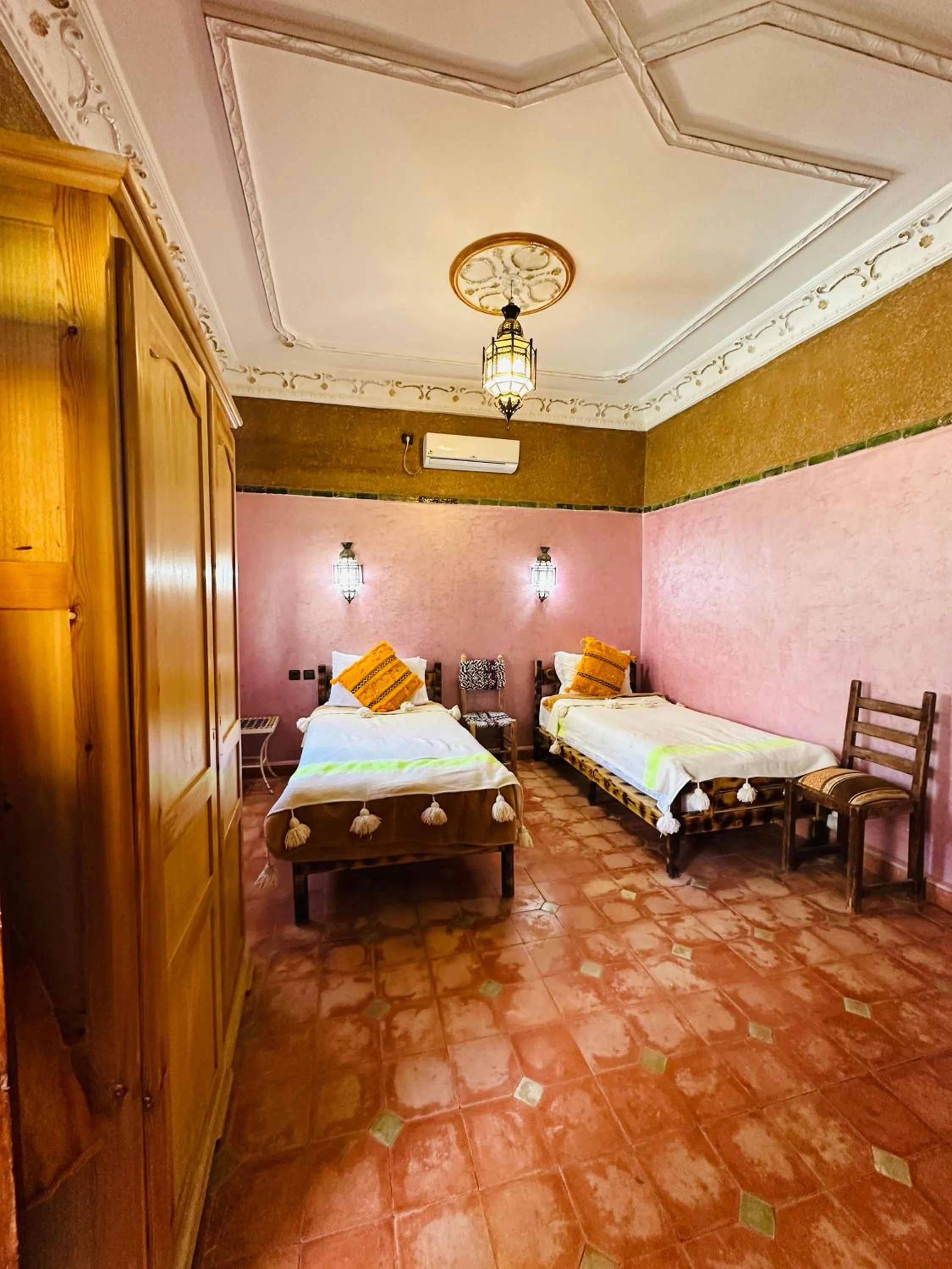 Bed in Riad Soleil du Monde