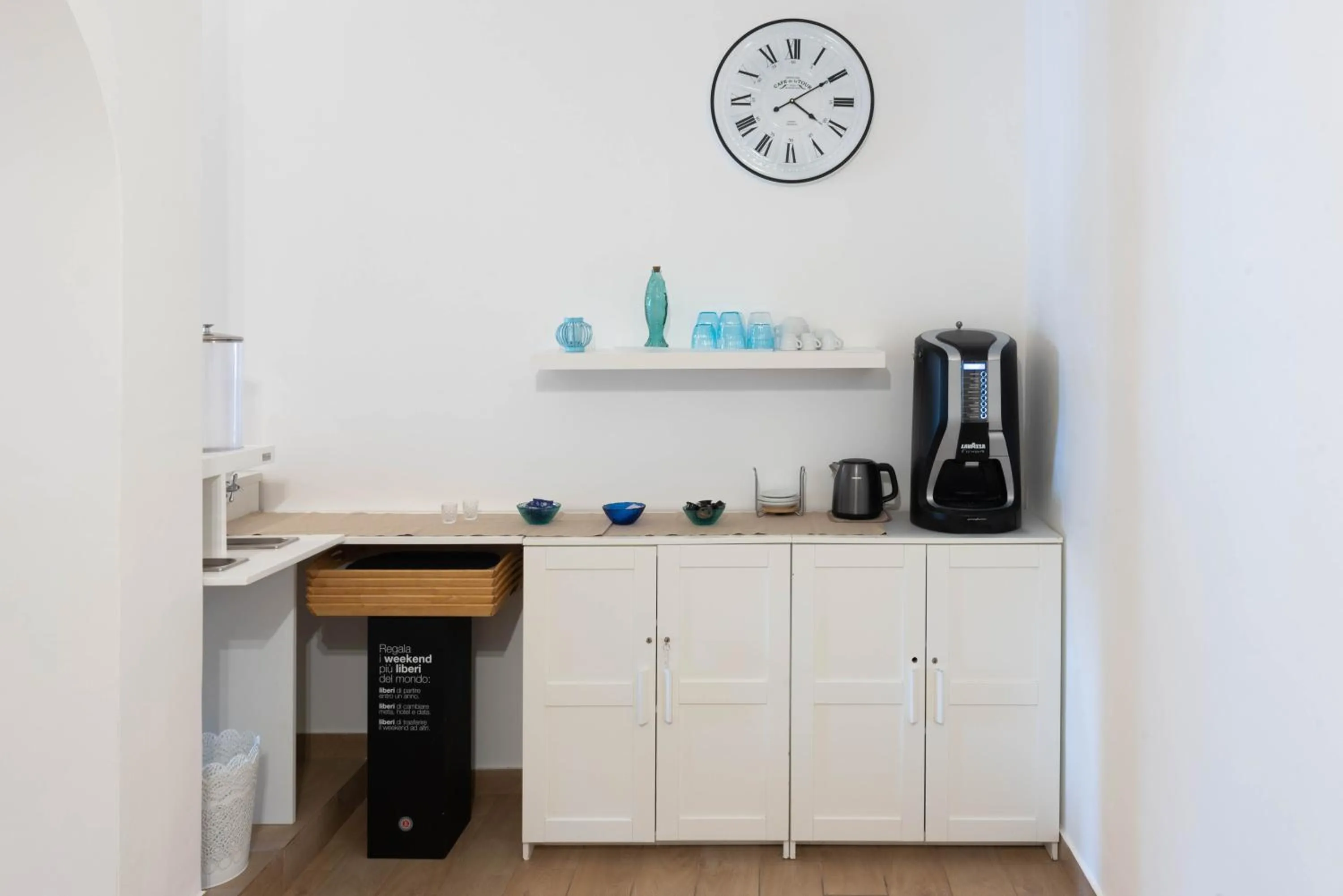 Coffee/tea facilities in Sirentum Rooms