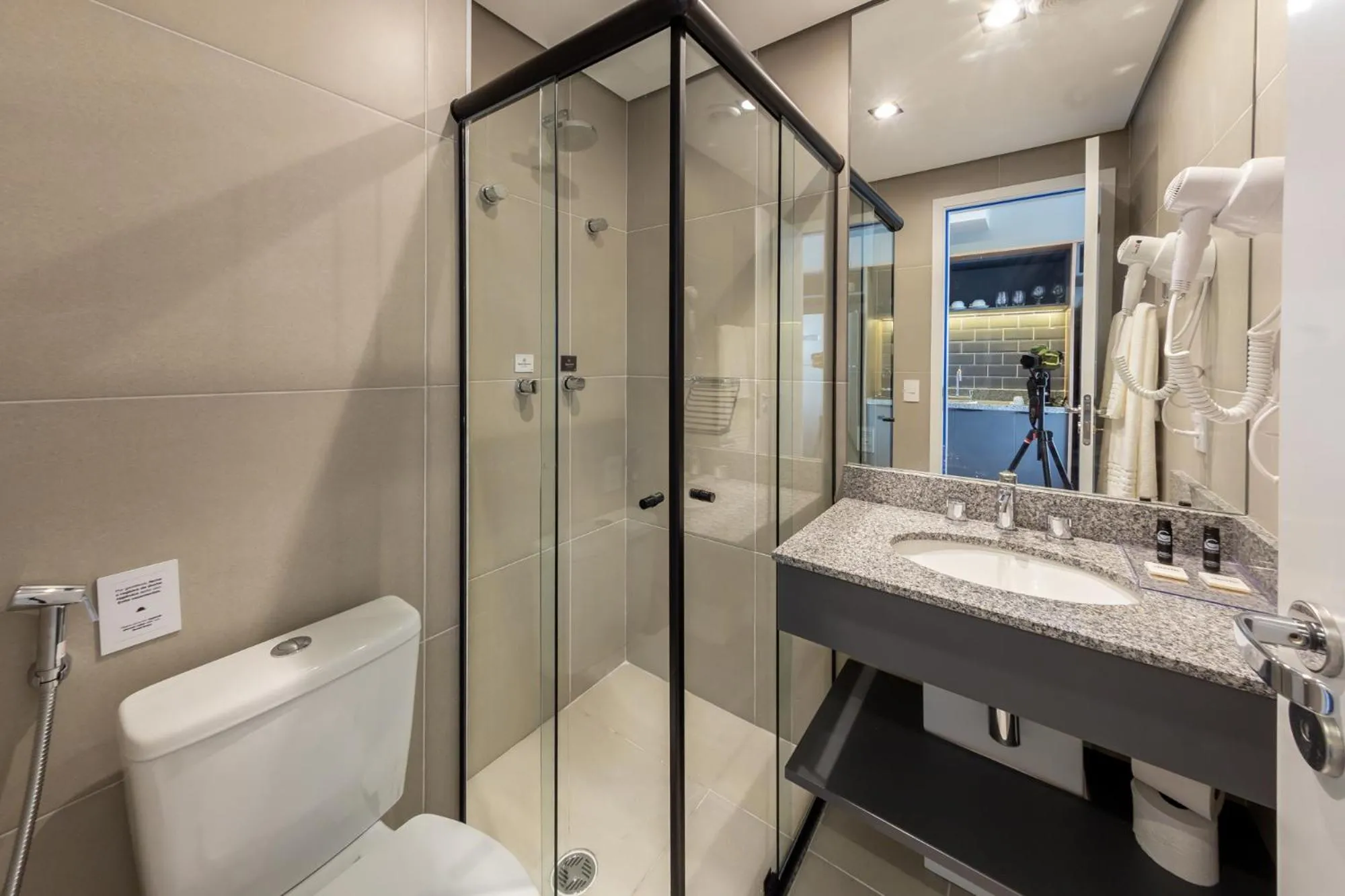 Shower in Charlie Nik Vila Mariana