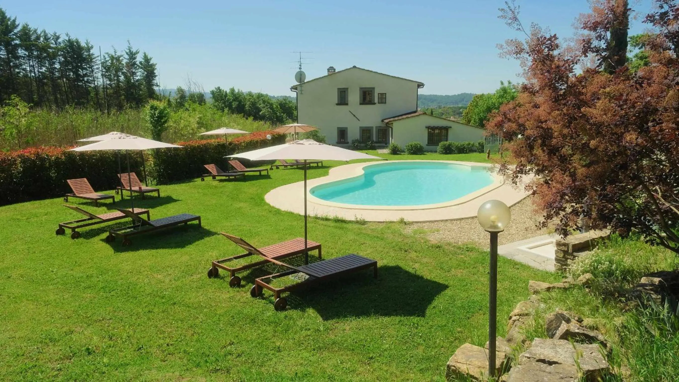 Pool view in Il Frantoio delle Grazie