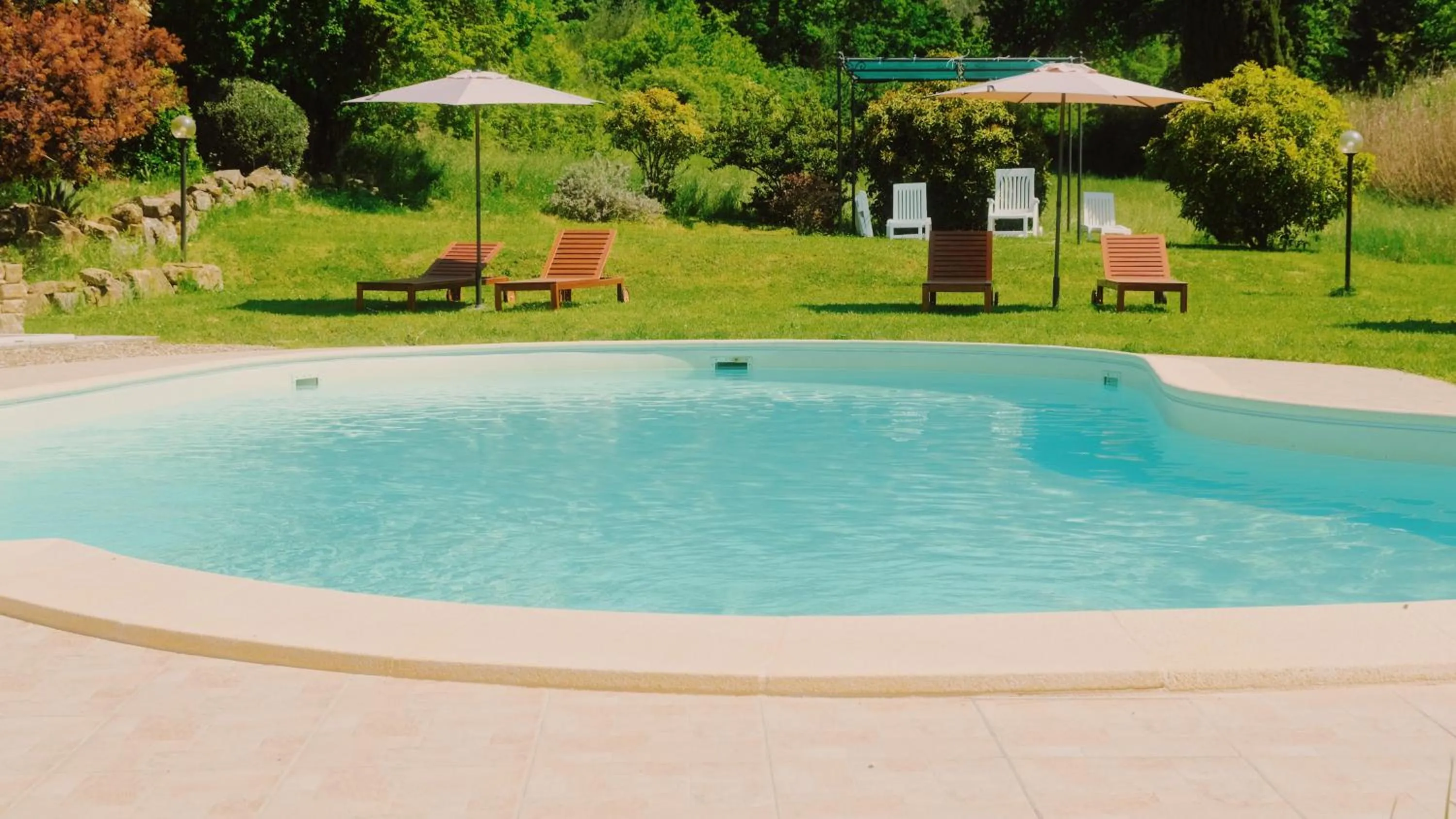 Pool view in Il Frantoio delle Grazie