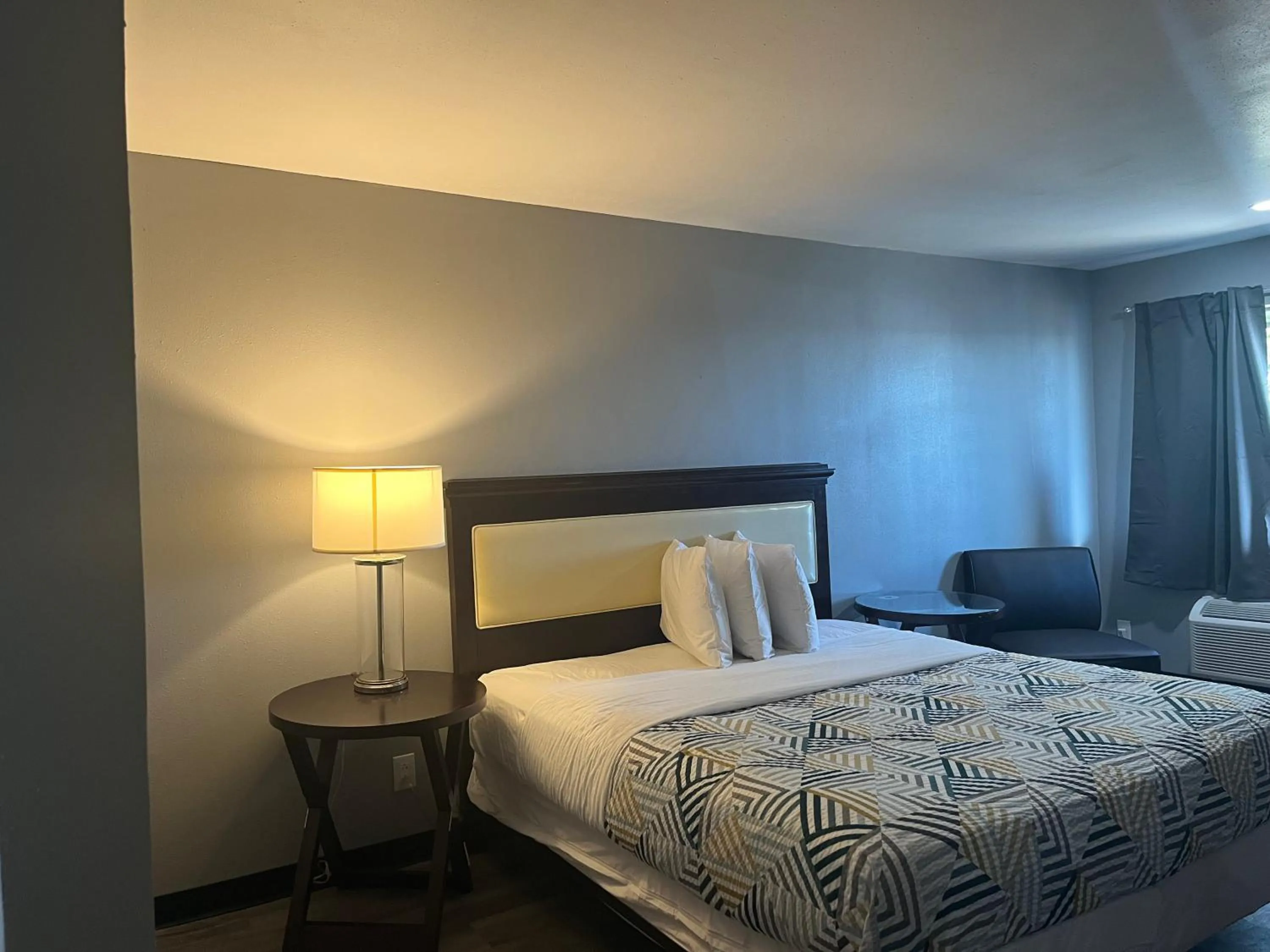 Bedroom, Bed in Motel 6 Borger, TX Boom Town