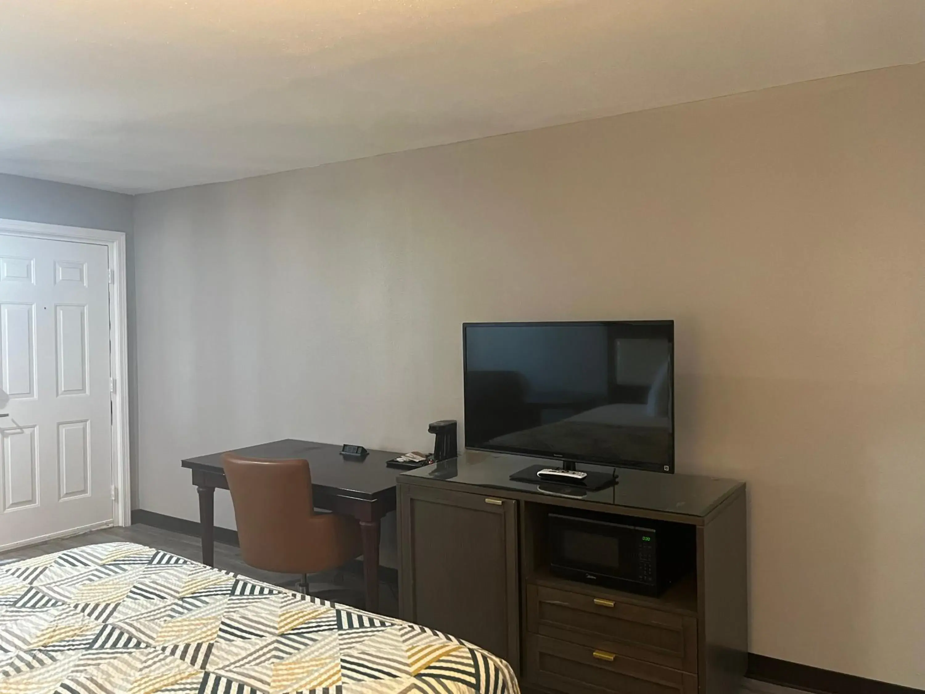 Bedroom, Bed in Motel 6 Borger, TX Boom Town Bedroom, Bed in Motel 6 Borger, TX Boom Town