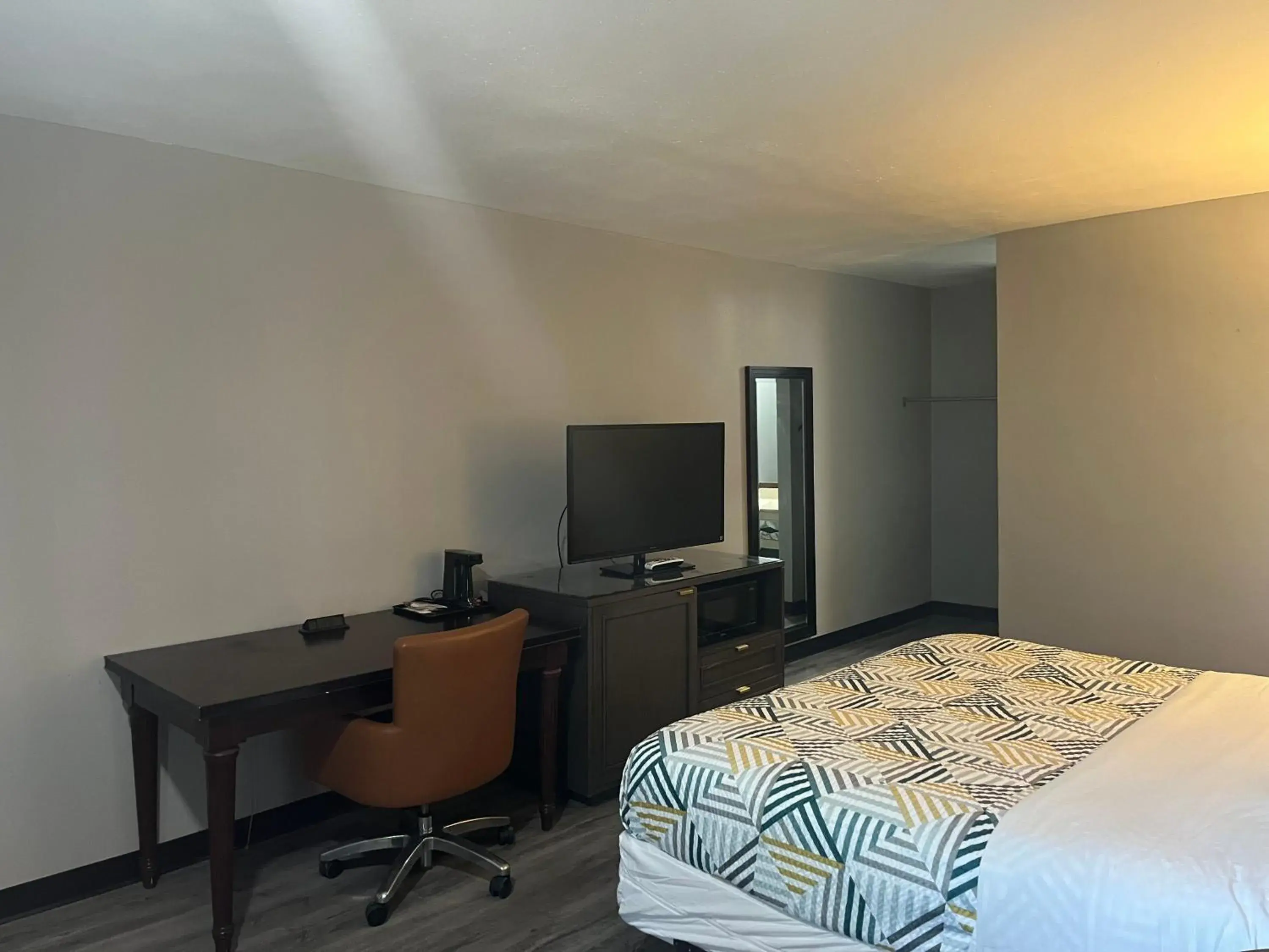 Bedroom, Bed in Motel 6 Borger, TX Boom Town Bedroom, Bed in Motel 6 Borger, TX Boom Town