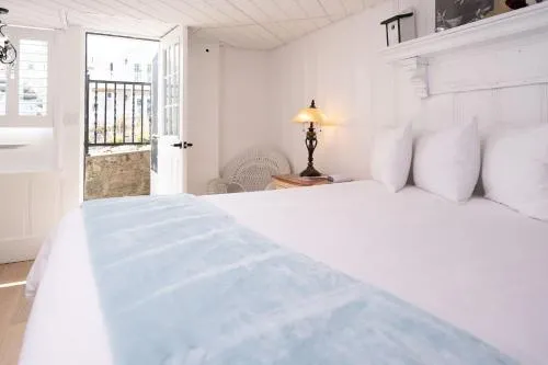 Marginal Way House